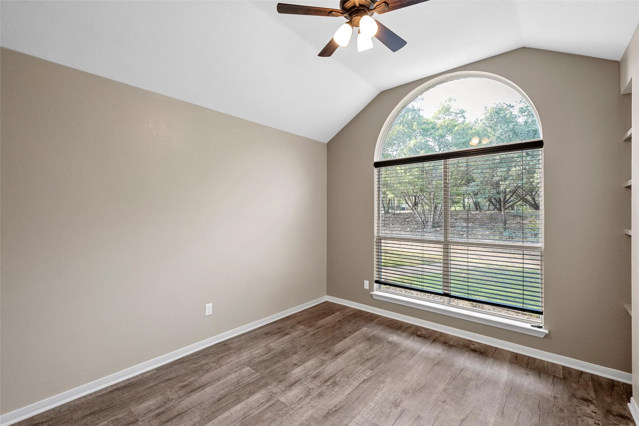 Single Family Residence For Sale in Mc Lennan County , 3044 Oak Ridge Road, Crawford, Texas 76638, 3 Bedroom, 2 Bathroom, Garage spaces, 2,291 Sqft, built in 1994, mls#21351403, Real Estate Agent in Crawford, Homes For Sale in Mc Lennan county, Homes For Sale in Crawford, Realtor in Crawford Texas, Real Estate Brokerage Independent Realty Texas, Luminita Cordes Realtor