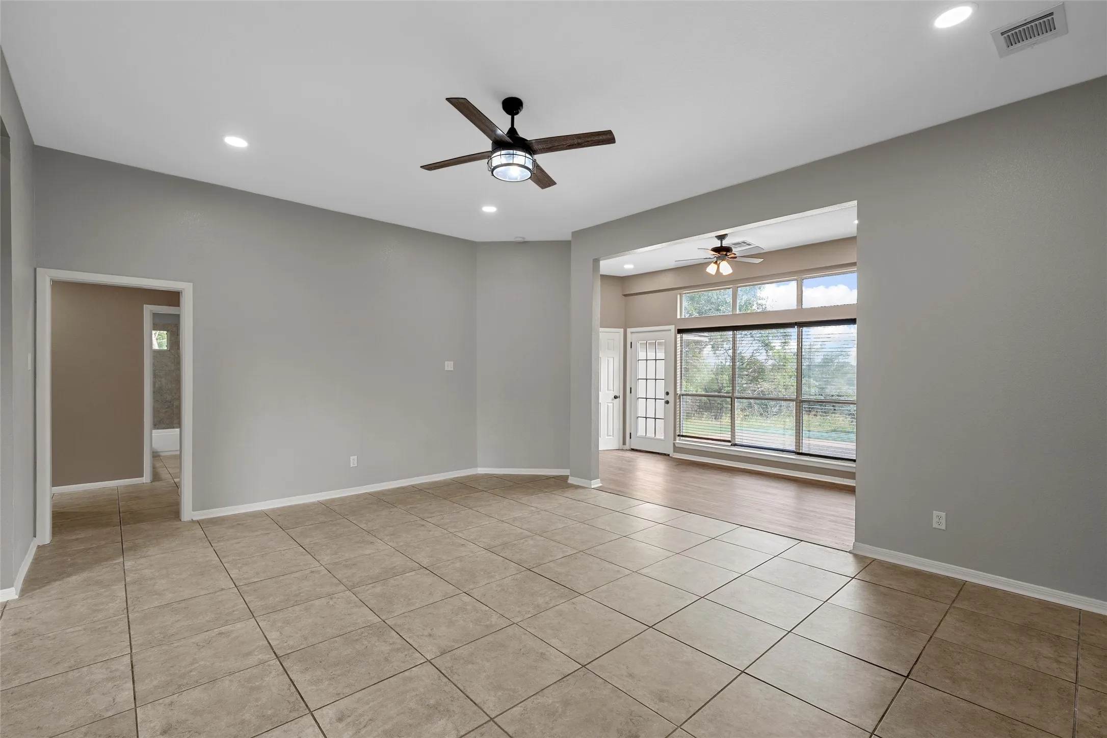 Single Family Residence For Sale in Mc Lennan County , 3044 Oak Ridge Road, Crawford, Texas 76638, 3 Bedroom, 2 Bathroom, Garage spaces, 2,291 Sqft, built in 1994, mls#21351403, Real Estate Agent in Crawford, Homes For Sale in Mc Lennan county, Homes For Sale in Crawford, Realtor in Crawford Texas, Real Estate Brokerage Independent Realty Texas, Luminita Cordes Realtor