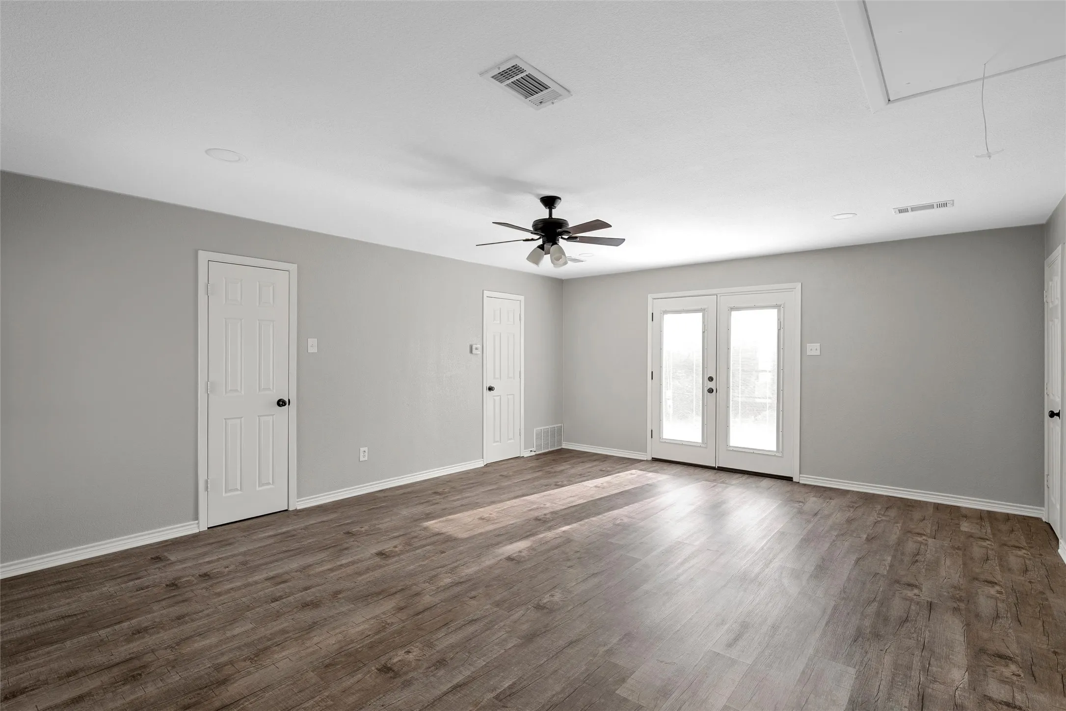 Single Family Residence For Sale in Mc Lennan County , 3044 Oak Ridge Road, Crawford, Texas 76638, 3 Bedroom, 2 Bathroom, Garage spaces, 2,291 Sqft, built in 1994, mls#21351403, Real Estate Agent in Crawford, Homes For Sale in Mc Lennan county, Homes For Sale in Crawford, Realtor in Crawford Texas, Real Estate Brokerage Independent Realty Texas, Luminita Cordes Realtor
