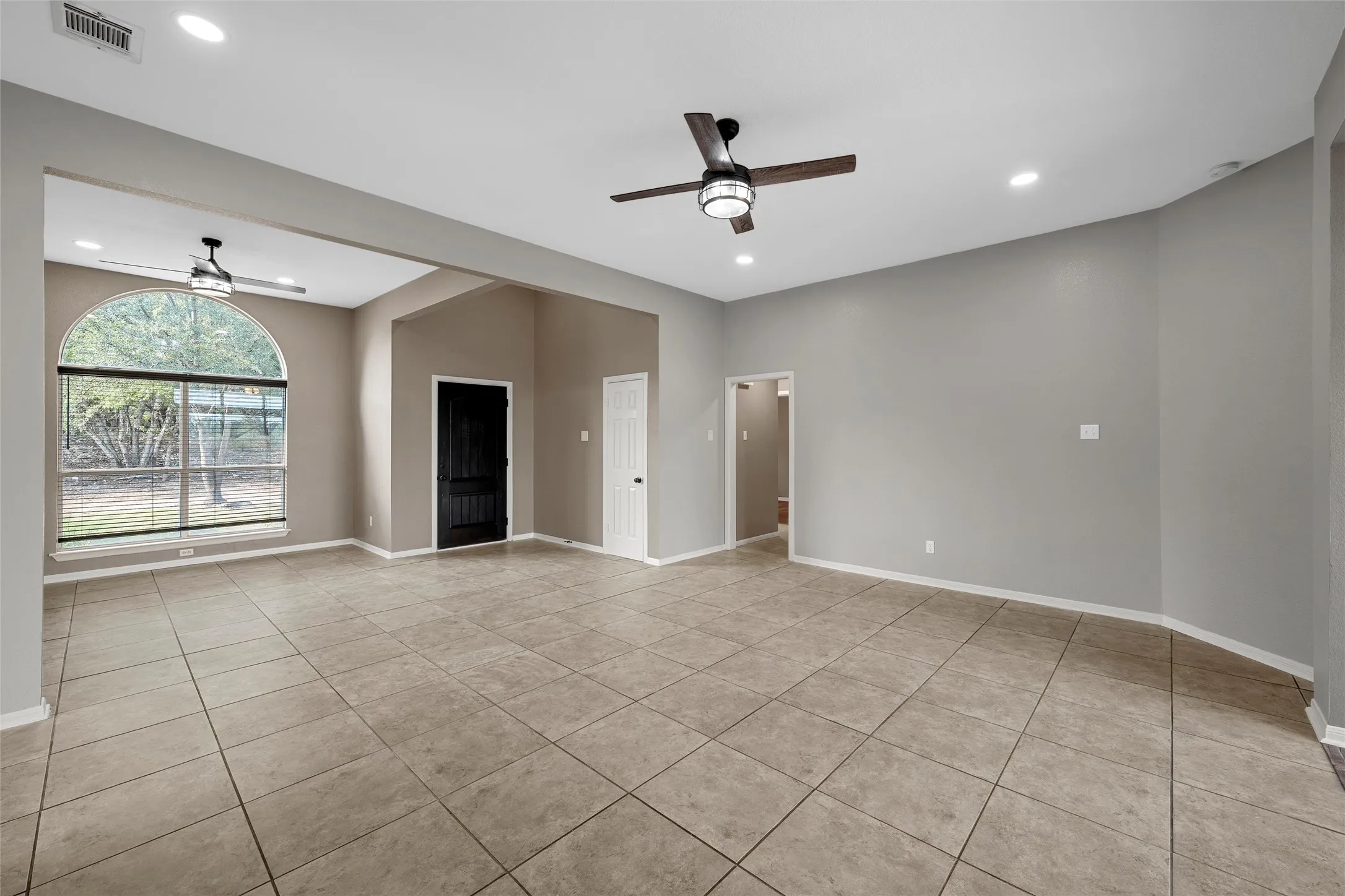 Single Family Residence For Sale in Mc Lennan County , 3044 Oak Ridge Road, Crawford, Texas 76638, 3 Bedroom, 2 Bathroom, Garage spaces, 2,291 Sqft, built in 1994, mls#21351403, Real Estate Agent in Crawford, Homes For Sale in Mc Lennan county, Homes For Sale in Crawford, Realtor in Crawford Texas, Real Estate Brokerage Independent Realty Texas, Luminita Cordes Realtor