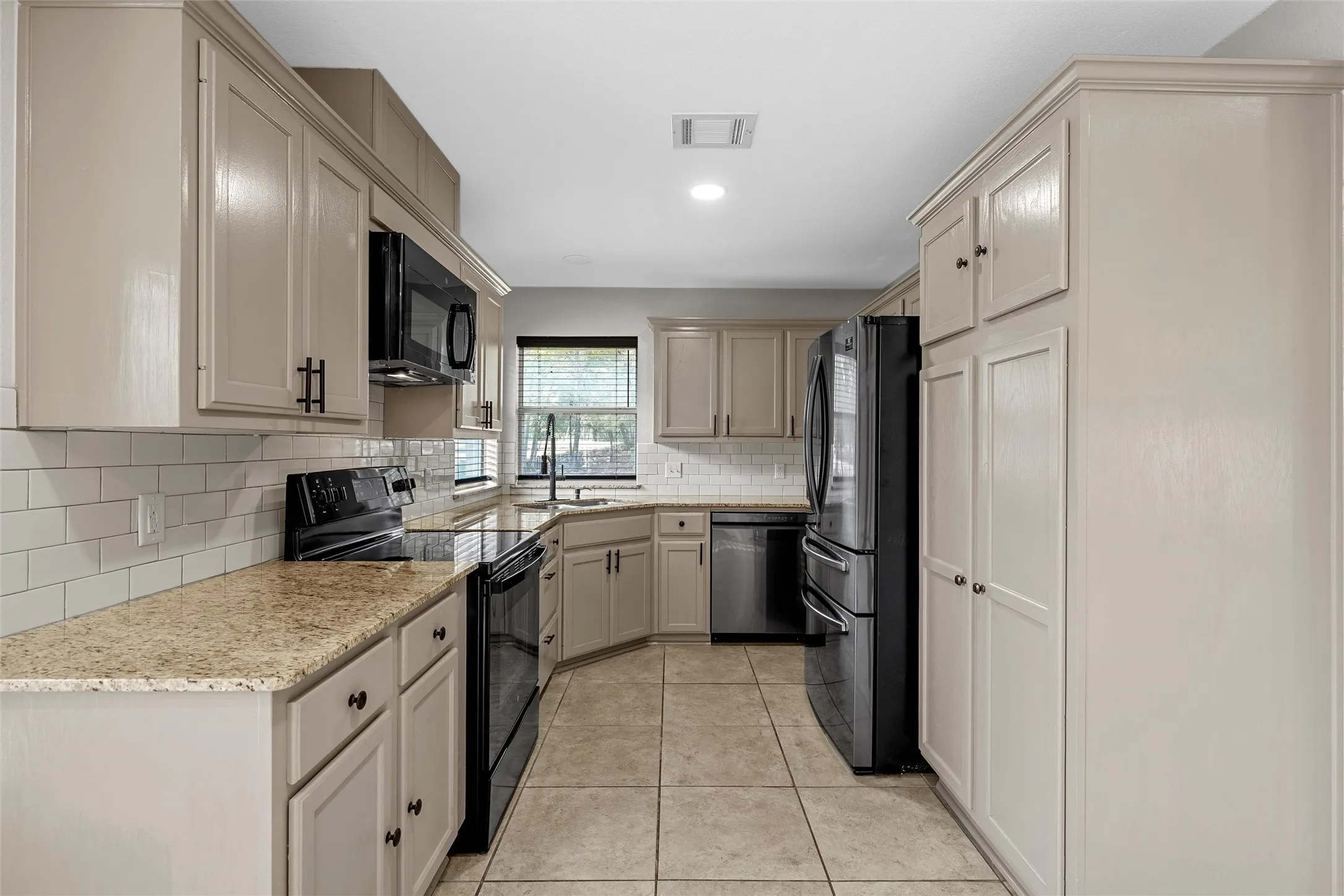 Single Family Residence For Sale in Mc Lennan County , 3044 Oak Ridge Road, Crawford, Texas 76638, 3 Bedroom, 2 Bathroom, Garage spaces, 2,291 Sqft, built in 1994, mls#21351403, Real Estate Agent in Crawford, Homes For Sale in Mc Lennan county, Homes For Sale in Crawford, Realtor in Crawford Texas, Real Estate Brokerage Independent Realty Texas, Luminita Cordes Realtor