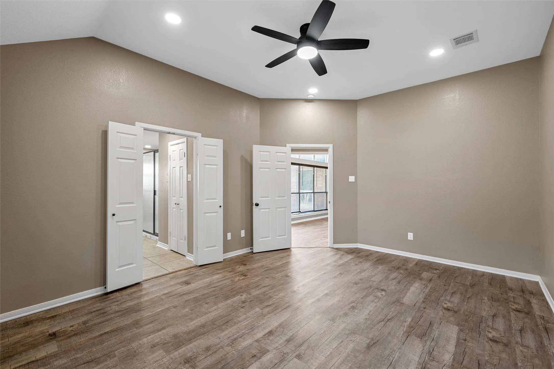 Single Family Residence For Sale in Mc Lennan County , 3044 Oak Ridge Road, Crawford, Texas 76638, 3 Bedroom, 2 Bathroom, Garage spaces, 2,291 Sqft, built in 1994, mls#21351403, Real Estate Agent in Crawford, Homes For Sale in Mc Lennan county, Homes For Sale in Crawford, Realtor in Crawford Texas, Real Estate Brokerage Independent Realty Texas, Luminita Cordes Realtor