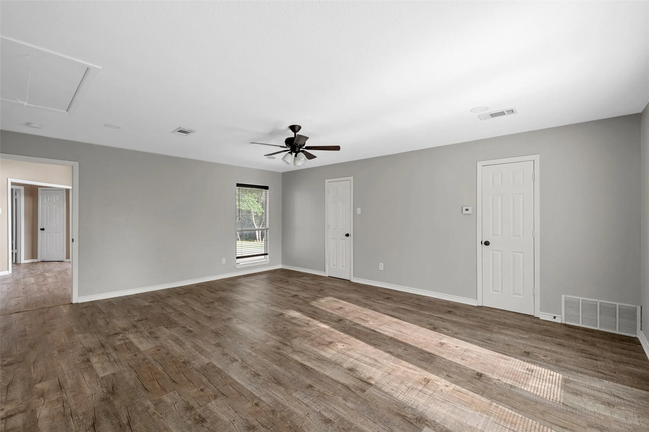 Single Family Residence For Sale in Mc Lennan County , 3044 Oak Ridge Road, Crawford, Texas 76638, 3 Bedroom, 2 Bathroom, Garage spaces, 2,291 Sqft, built in 1994, mls#21351403, Real Estate Agent in Crawford, Homes For Sale in Mc Lennan county, Homes For Sale in Crawford, Realtor in Crawford Texas, Real Estate Brokerage Independent Realty Texas, Luminita Cordes Realtor