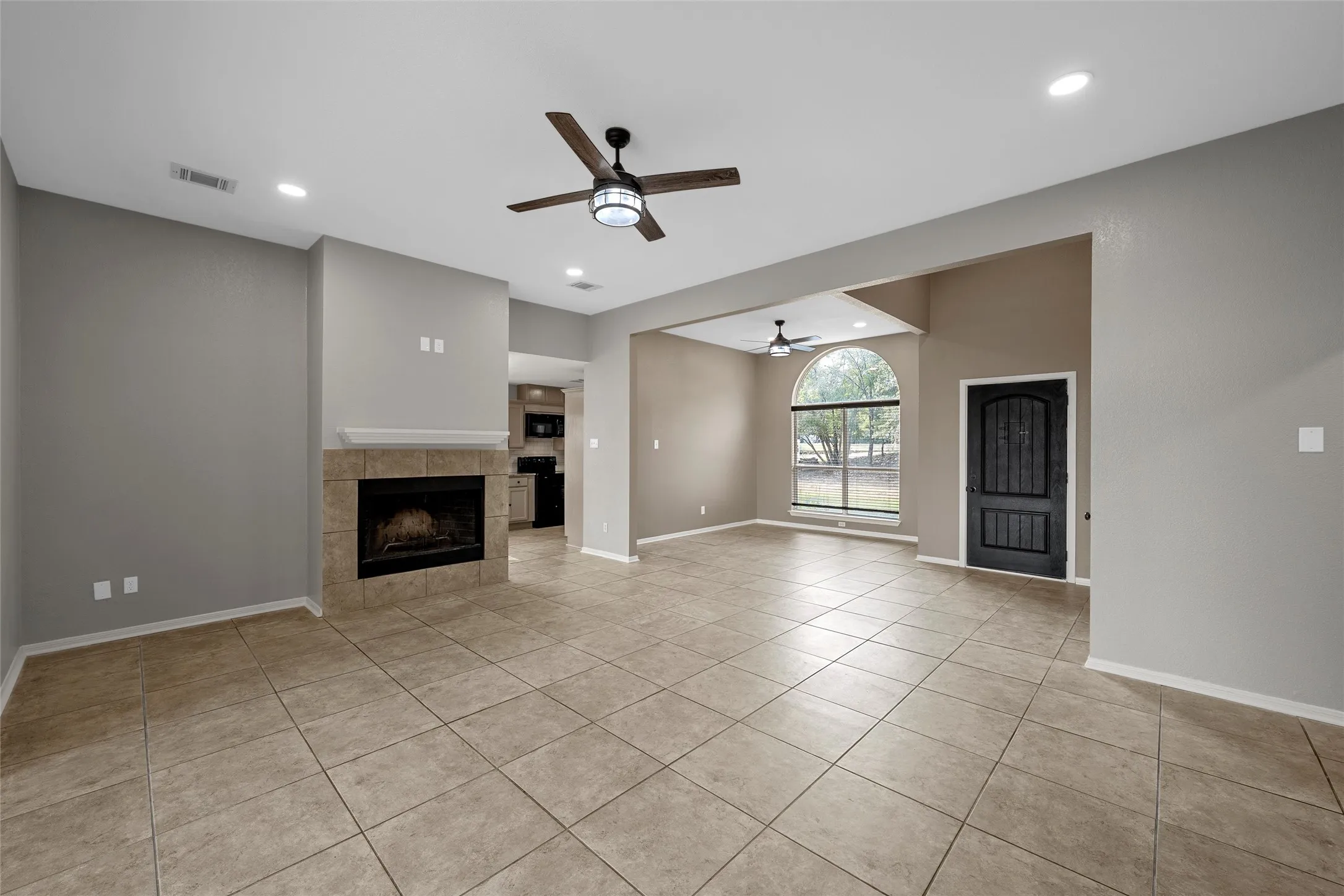 Single Family Residence For Sale in Mc Lennan County , 3044 Oak Ridge Road, Crawford, Texas 76638, 3 Bedroom, 2 Bathroom, Garage spaces, 2,291 Sqft, built in 1994, mls#21351403, Real Estate Agent in Crawford, Homes For Sale in Mc Lennan county, Homes For Sale in Crawford, Realtor in Crawford Texas, Real Estate Brokerage Independent Realty Texas, Luminita Cordes Realtor
