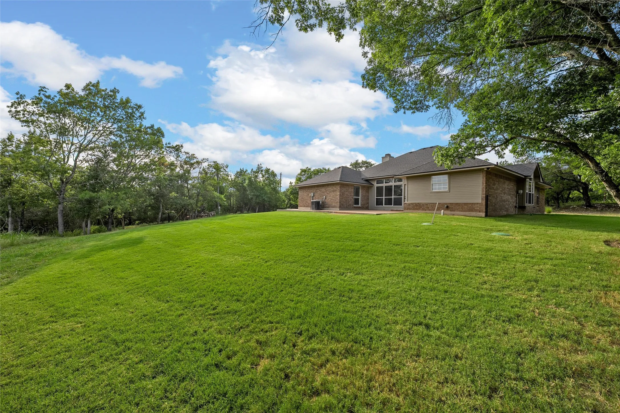 Single Family Residence For Sale in Mc Lennan County , 3044 Oak Ridge Road, Crawford, Texas 76638, 3 Bedroom, 2 Bathroom, Garage spaces, 2,291 Sqft, built in 1994, mls#21351403, Real Estate Agent in Crawford, Homes For Sale in Mc Lennan county, Homes For Sale in Crawford, Realtor in Crawford Texas, Real Estate Brokerage Independent Realty Texas, Luminita Cordes Realtor