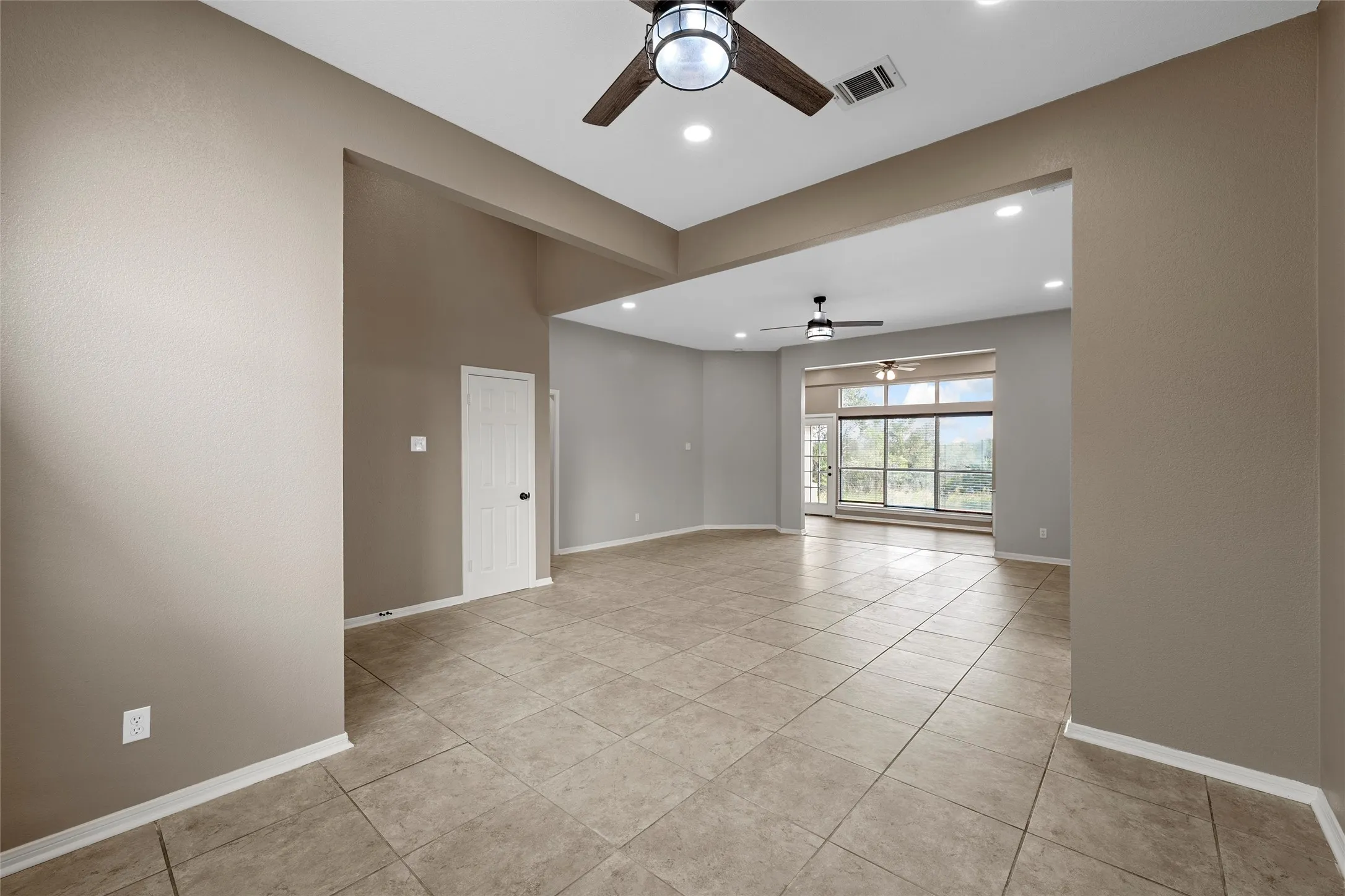 Single Family Residence For Sale in Mc Lennan County , 3044 Oak Ridge Road, Crawford, Texas 76638, 3 Bedroom, 2 Bathroom, Garage spaces, 2,291 Sqft, built in 1994, mls#21351403, Real Estate Agent in Crawford, Homes For Sale in Mc Lennan county, Homes For Sale in Crawford, Realtor in Crawford Texas, Real Estate Brokerage Independent Realty Texas, Luminita Cordes Realtor