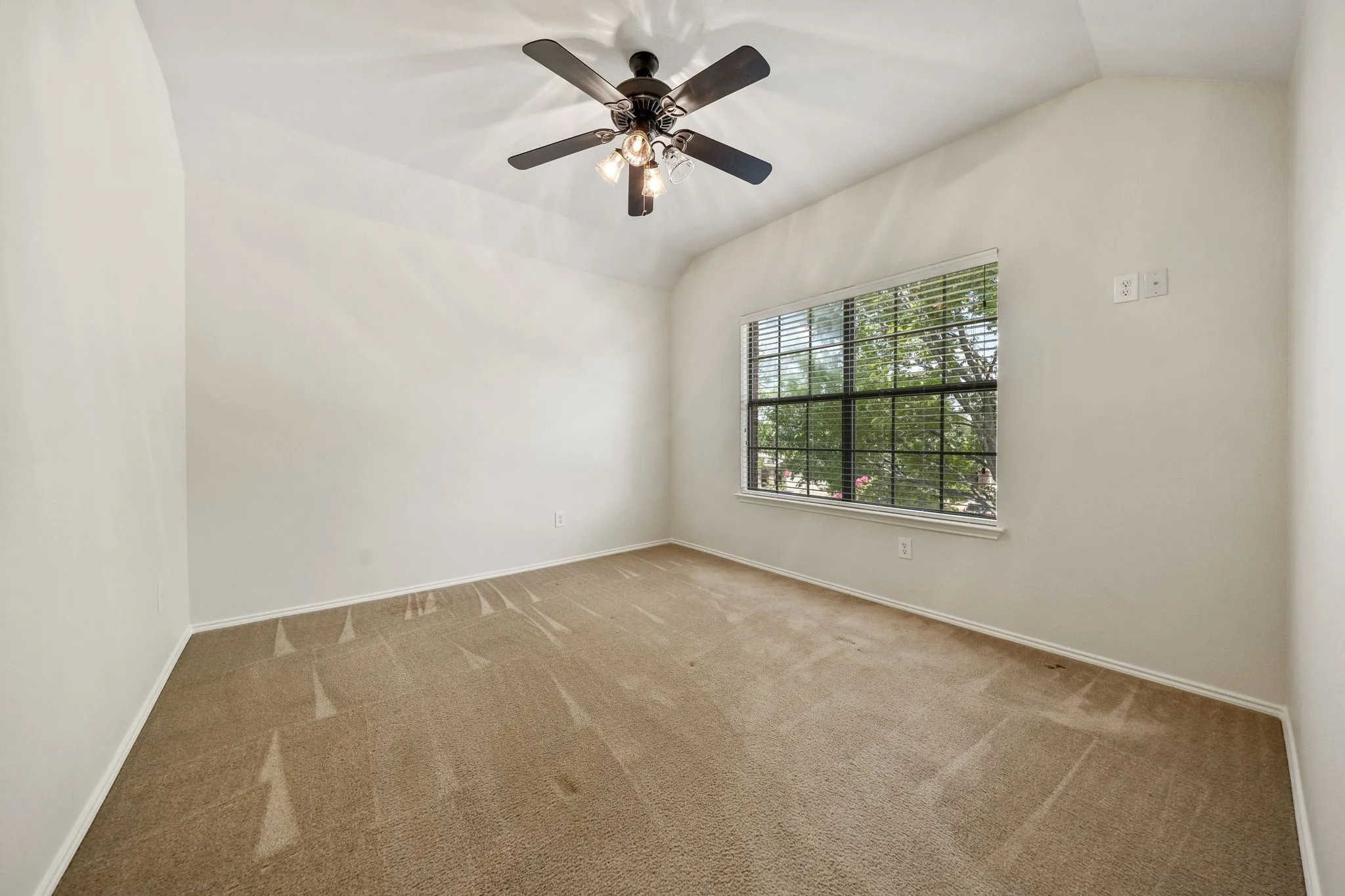 Single Family Residence For Sale in Collin County , 5117 Blackwood Drive, Mc Kinney, Texas 75071, 5 Bedroom, 4 Bathroom, 3 Garage spaces, 3,376 Sqft, built in 2006, mls#21338799, Real Estate Agent in Mc Kinney, Homes For Sale in Collin county, Homes For Sale in Mc Kinney, Realtor in Mc Kinney Texas, Real Estate Brokerage Independent Realty Texas, Luminita Cordes Realtor