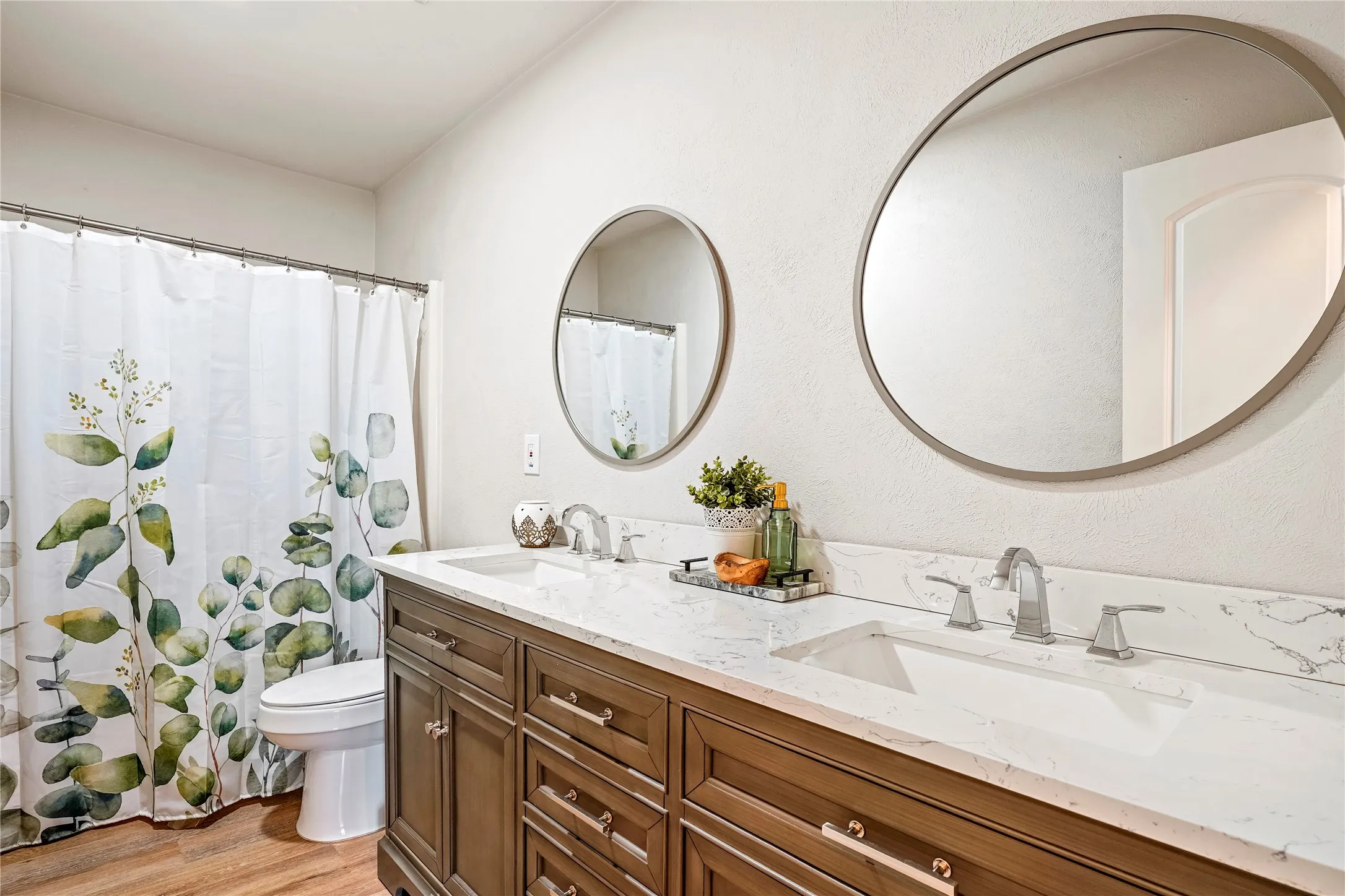 Single Family Residence For Sale in Rockwall County , 902 Williams Street, Rockwall, Texas 75087, 3 Bedroom, 2 Bathroom, Garage spaces, 1,516 Sqft, built in 1985, mls#21352006, Real Estate Agent in Rockwall, Homes For Sale in Rockwall county, Homes For Sale in Rockwall, Realtor in Rockwall Texas, Real Estate Brokerage Independent Realty Texas, Luminita Cordes Realtor
