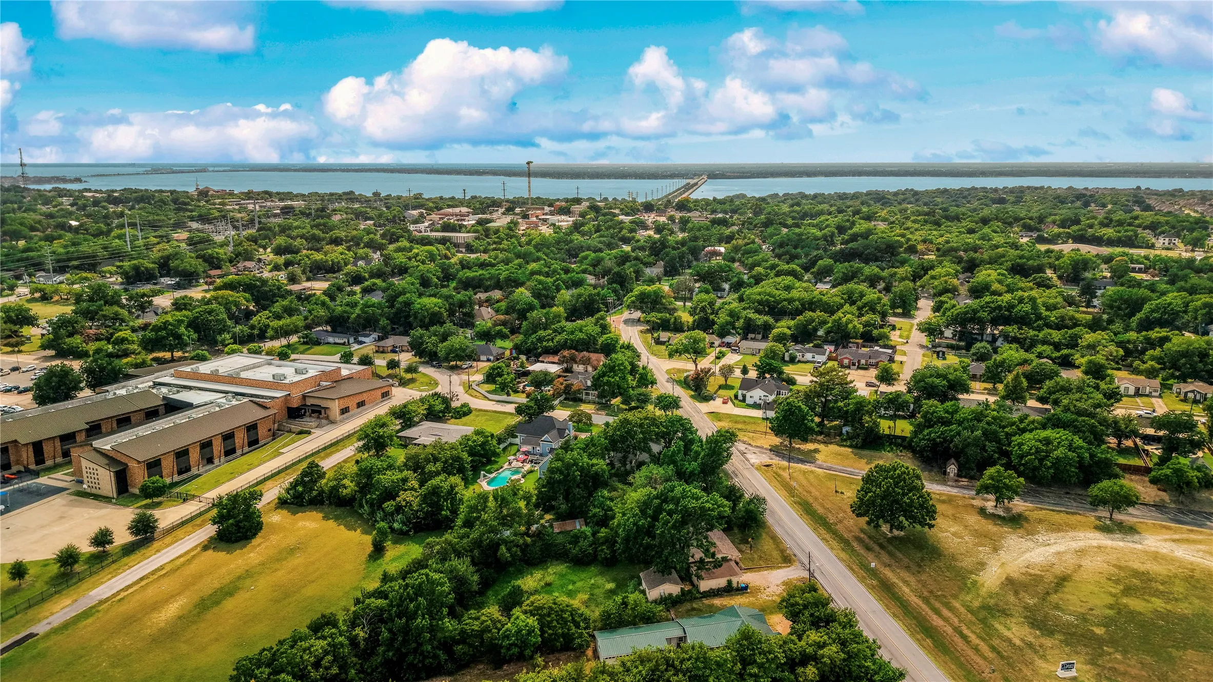 Single Family Residence For Sale in Rockwall County , 902 Williams Street, Rockwall, Texas 75087, 3 Bedroom, 2 Bathroom, Garage spaces, 1,516 Sqft, built in 1985, mls#21352006, Real Estate Agent in Rockwall, Homes For Sale in Rockwall county, Homes For Sale in Rockwall, Realtor in Rockwall Texas, Real Estate Brokerage Independent Realty Texas, Luminita Cordes Realtor