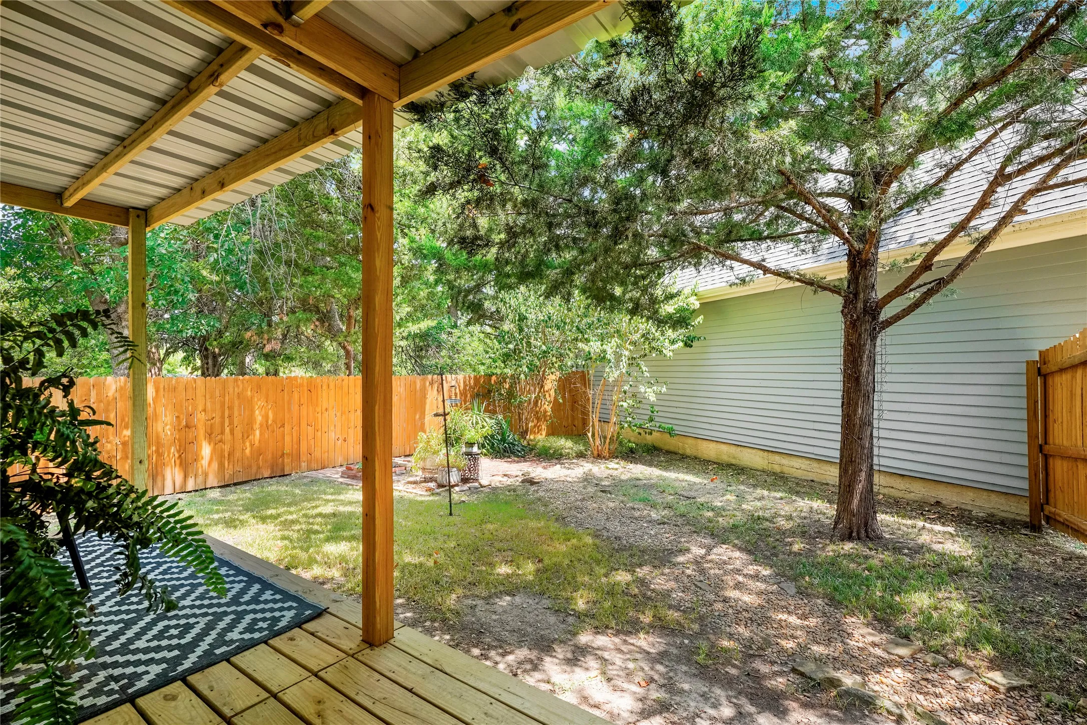 Single Family Residence For Sale in Rockwall County , 902 Williams Street, Rockwall, Texas 75087, 3 Bedroom, 2 Bathroom, Garage spaces, 1,516 Sqft, built in 1985, mls#21352006, Real Estate Agent in Rockwall, Homes For Sale in Rockwall county, Homes For Sale in Rockwall, Realtor in Rockwall Texas, Real Estate Brokerage Independent Realty Texas, Luminita Cordes Realtor