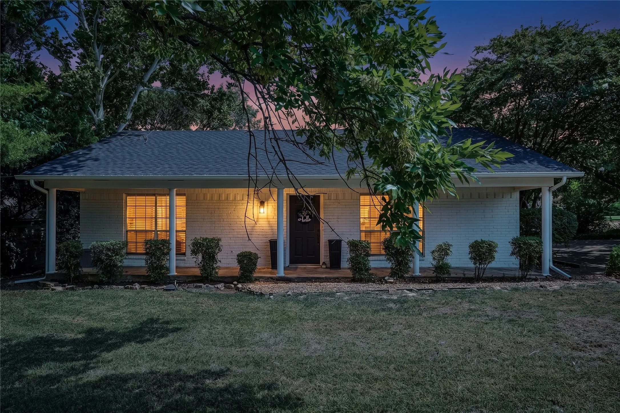 Single Family Residence For Sale in Rockwall County , 902 Williams Street, Rockwall, Texas 75087, 3 Bedroom, 2 Bathroom, Garage spaces, 1,516 Sqft, built in 1985, mls#21352006, Real Estate Agent in Rockwall, Homes For Sale in Rockwall county, Homes For Sale in Rockwall, Realtor in Rockwall Texas, Real Estate Brokerage Independent Realty Texas, Luminita Cordes Realtor