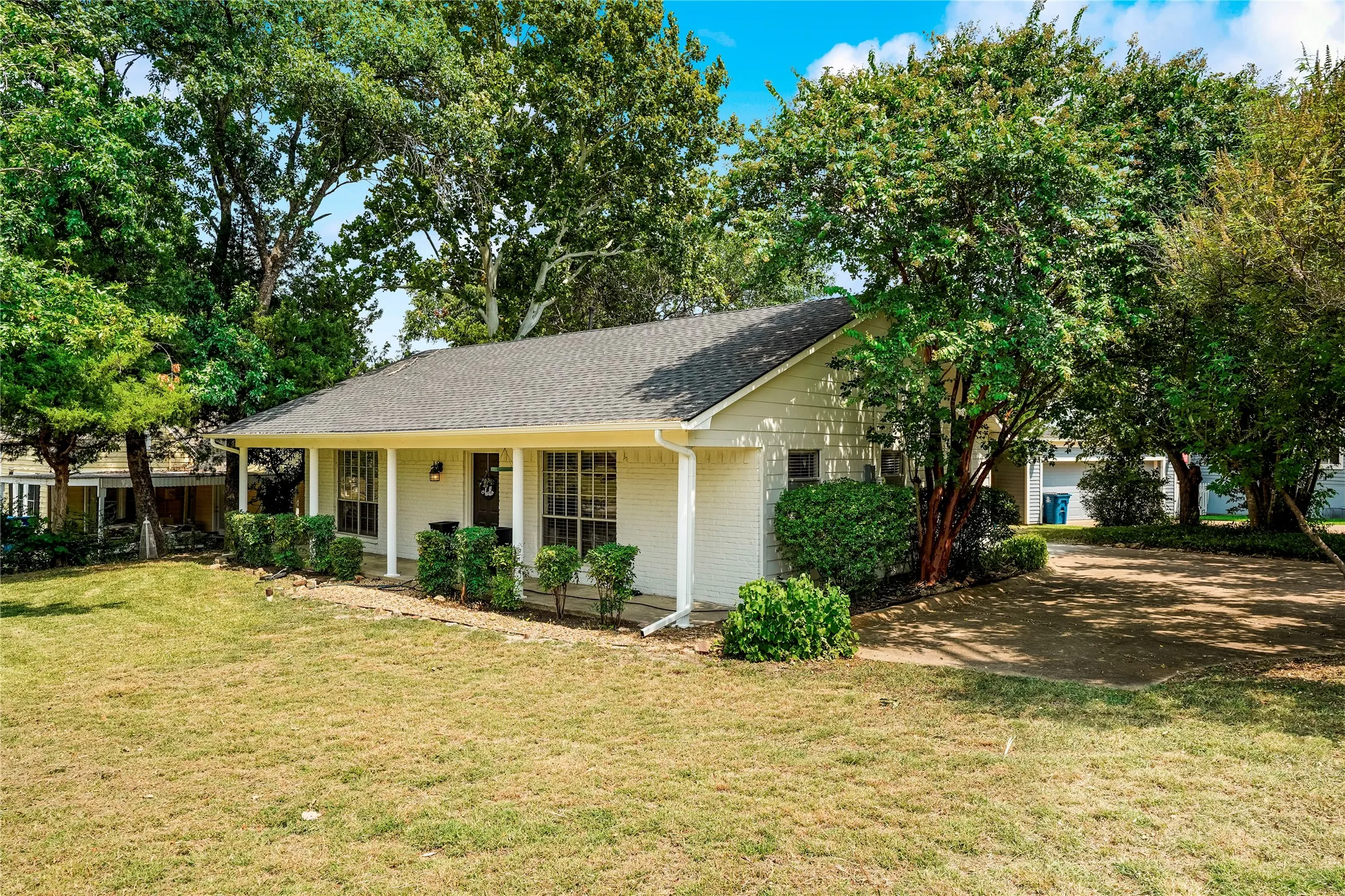 Single Family Residence For Sale in Rockwall County , 902 Williams Street, Rockwall, Texas 75087, 3 Bedroom, 2 Bathroom, Garage spaces, 1,516 Sqft, built in 1985, mls#21352006, Real Estate Agent in Rockwall, Homes For Sale in Rockwall county, Homes For Sale in Rockwall, Realtor in Rockwall Texas, Real Estate Brokerage Independent Realty Texas, Luminita Cordes Realtor