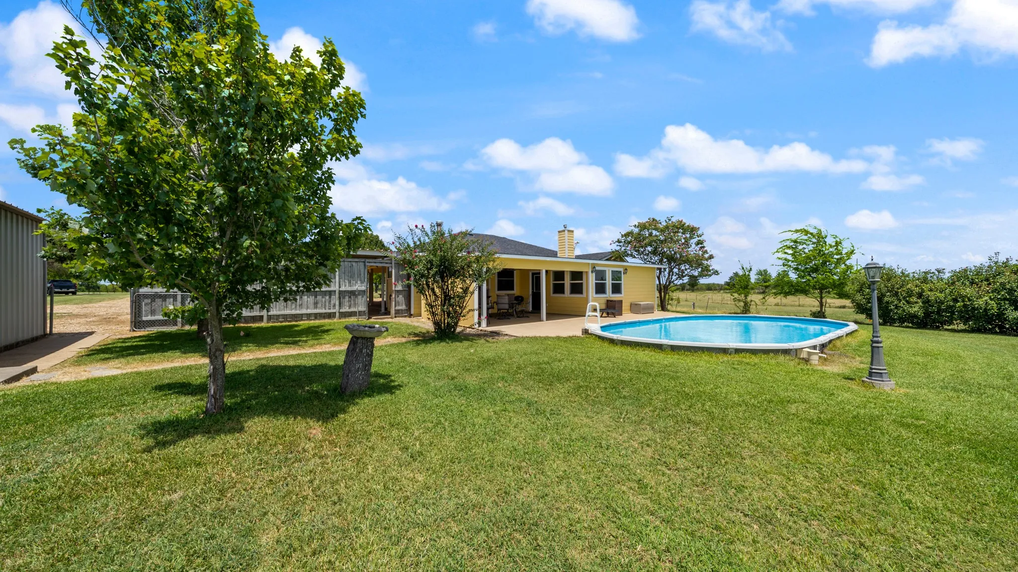 Single Family Residence For Sale in Kaufman County , 14194 County Road 4015, Mabank, Texas 75147, 2 Bedroom, 2 Bathroom, Garage spaces, 1,988 Sqft, built in 2002, mls#21352536, Real Estate Agent in Mabank, Homes For Sale in Kaufman county, Homes For Sale in Mabank, Realtor in Mabank Texas, Real Estate Brokerage Independent Realty Texas, Luminita Cordes Realtor