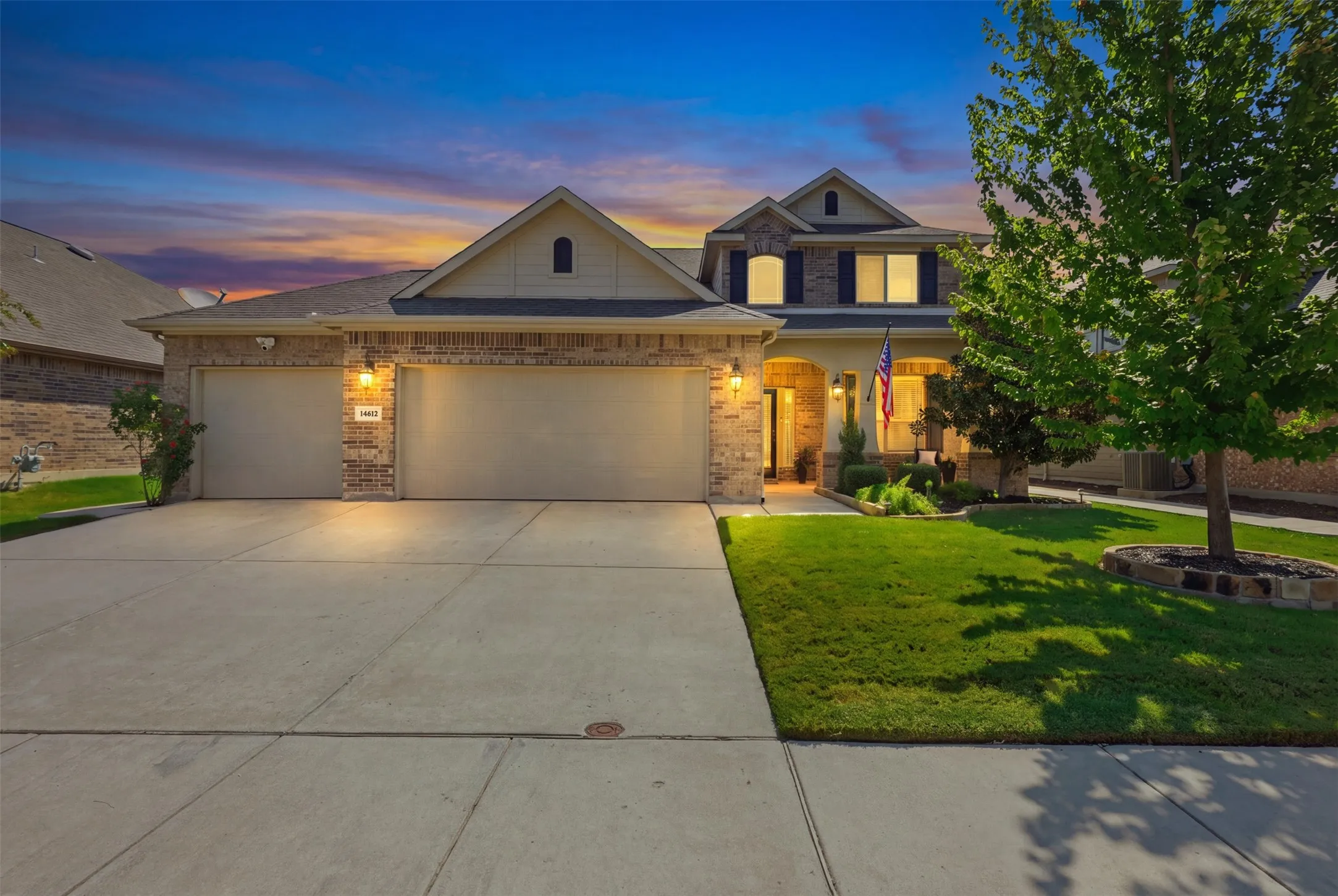 Single Family Residence For Sale in Denton County , 14612 Viking Lane, Fort Worth, Texas 76052, 4 Bedroom, 4 Bathroom, 3 Garage spaces, 2,836 Sqft, built in 2017, mls#21350694, Real Estate Agent in Fort Worth, Homes For Sale in Denton county, Homes For Sale in Fort Worth, Realtor in Fort Worth Texas, Real Estate Brokerage Independent Realty Texas, Luminita Cordes Realtor