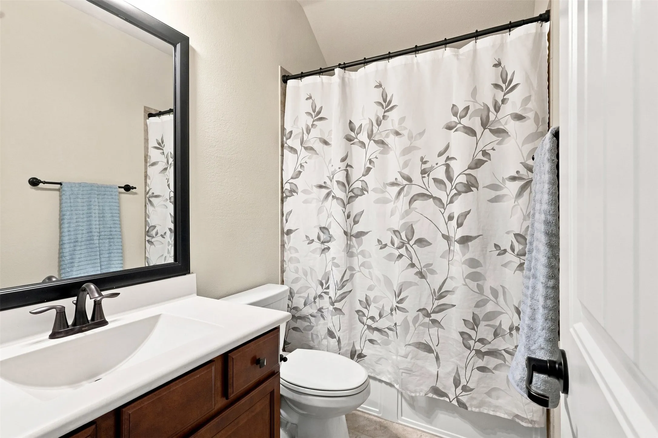 Full Bathroom with Ceramic Tile.