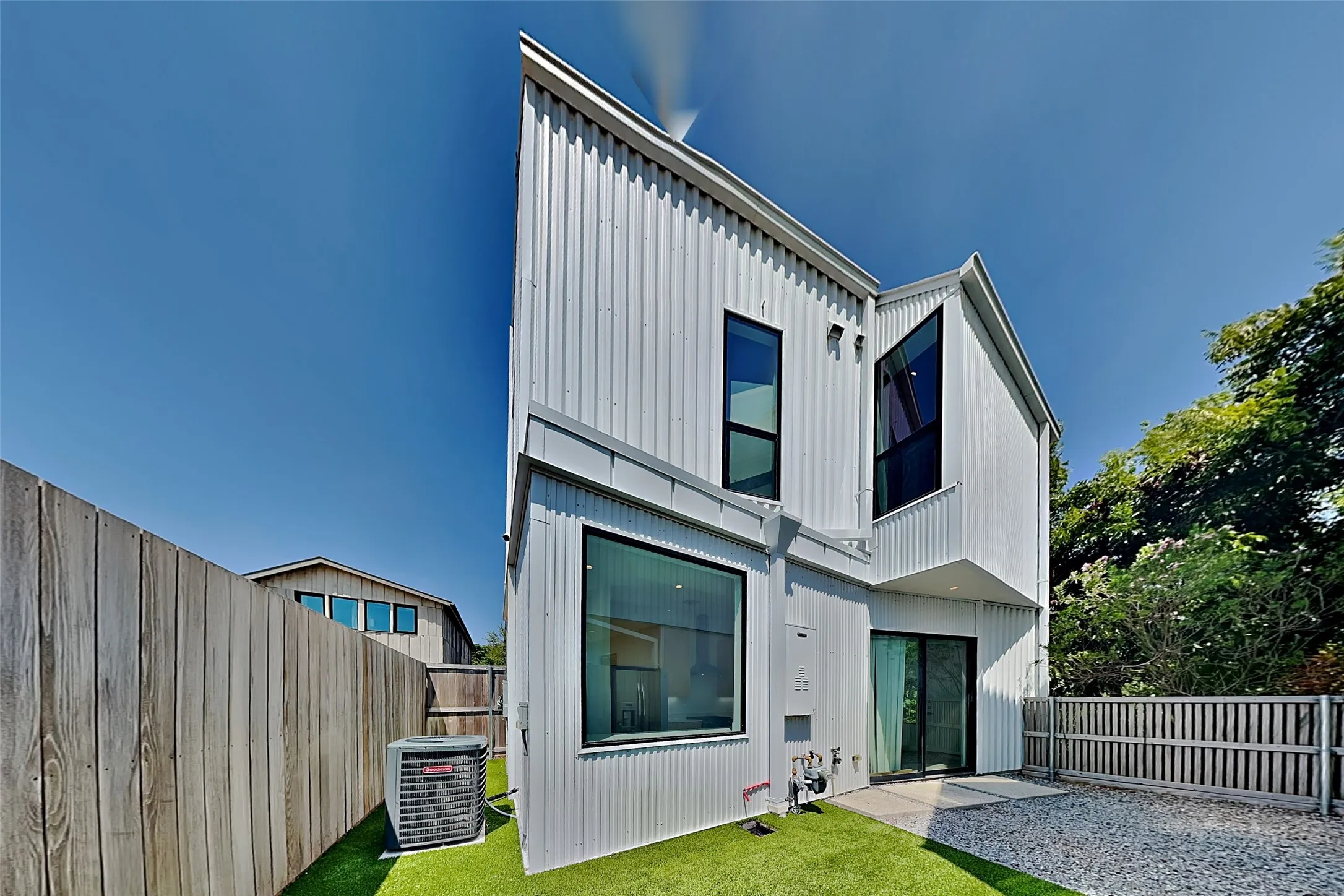 Single Family Residence For Rent in Dallas County , 904 Blackland Court, Dallas, Texas 75243, 2 Bedroom, 2 Bathroom, Garage spaces, 1,046 Sqft, built in 2021, mls#21352086, Real Estate Agent in Dallas, Homes For Rent in Dallas county, Homes For Rent in Dallas, Realtor in Dallas Texas, Real Estate Brokerage Independent Realty Texas, Luminita Cordes Realtor