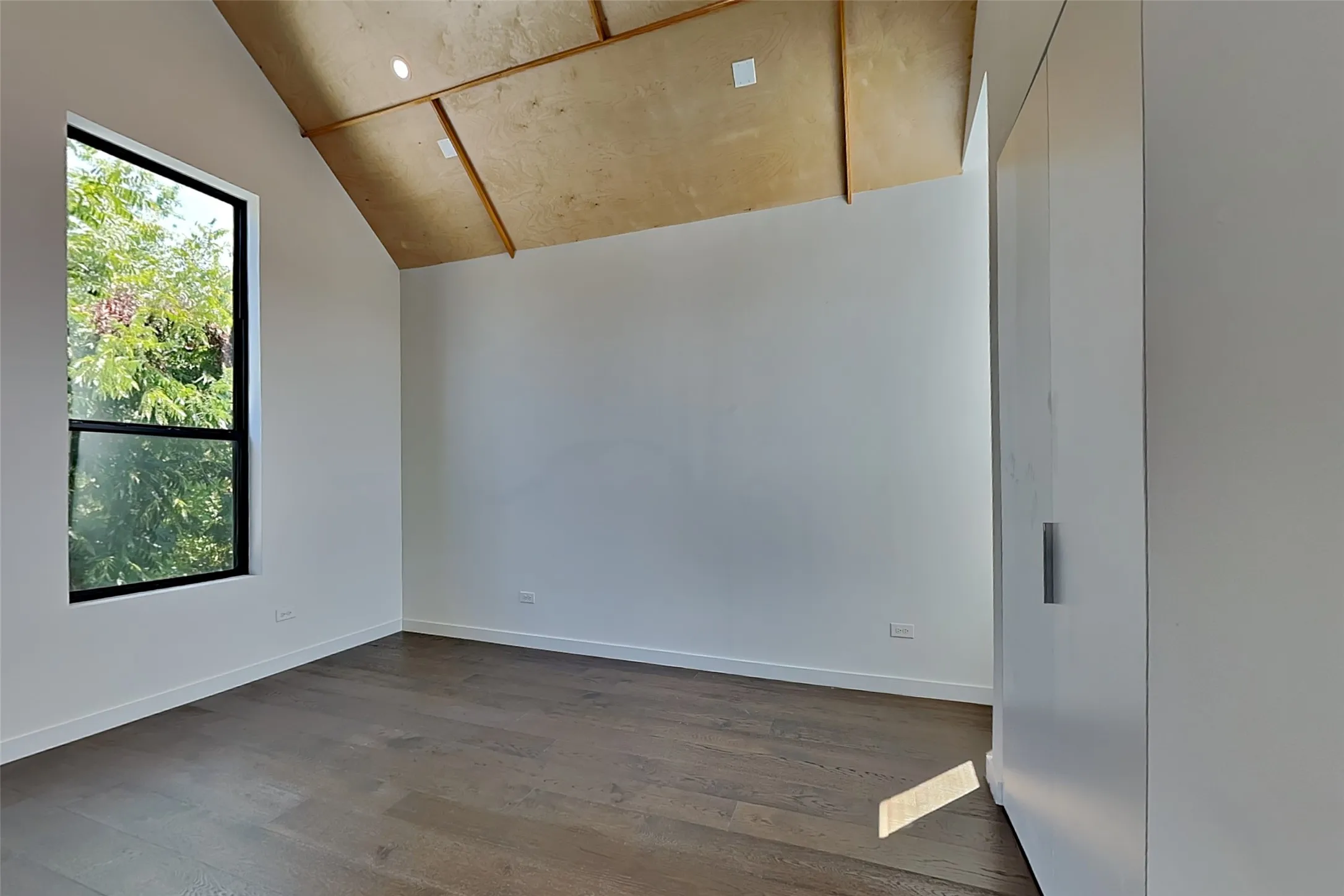 Single Family Residence For Rent in Dallas County , 904 Blackland Court, Dallas, Texas 75243, 2 Bedroom, 2 Bathroom, Garage spaces, 1,046 Sqft, built in 2021, mls#21352086, Real Estate Agent in Dallas, Homes For Rent in Dallas county, Homes For Rent in Dallas, Realtor in Dallas Texas, Real Estate Brokerage Independent Realty Texas, Luminita Cordes Realtor