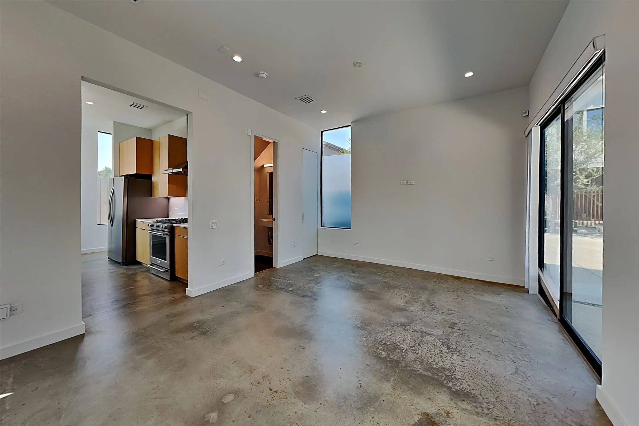 Single Family Residence For Rent in Dallas County , 904 Blackland Court, Dallas, Texas 75243, 2 Bedroom, 2 Bathroom, Garage spaces, 1,046 Sqft, built in 2021, mls#21352086, Real Estate Agent in Dallas, Homes For Rent in Dallas county, Homes For Rent in Dallas, Realtor in Dallas Texas, Real Estate Brokerage Independent Realty Texas, Luminita Cordes Realtor