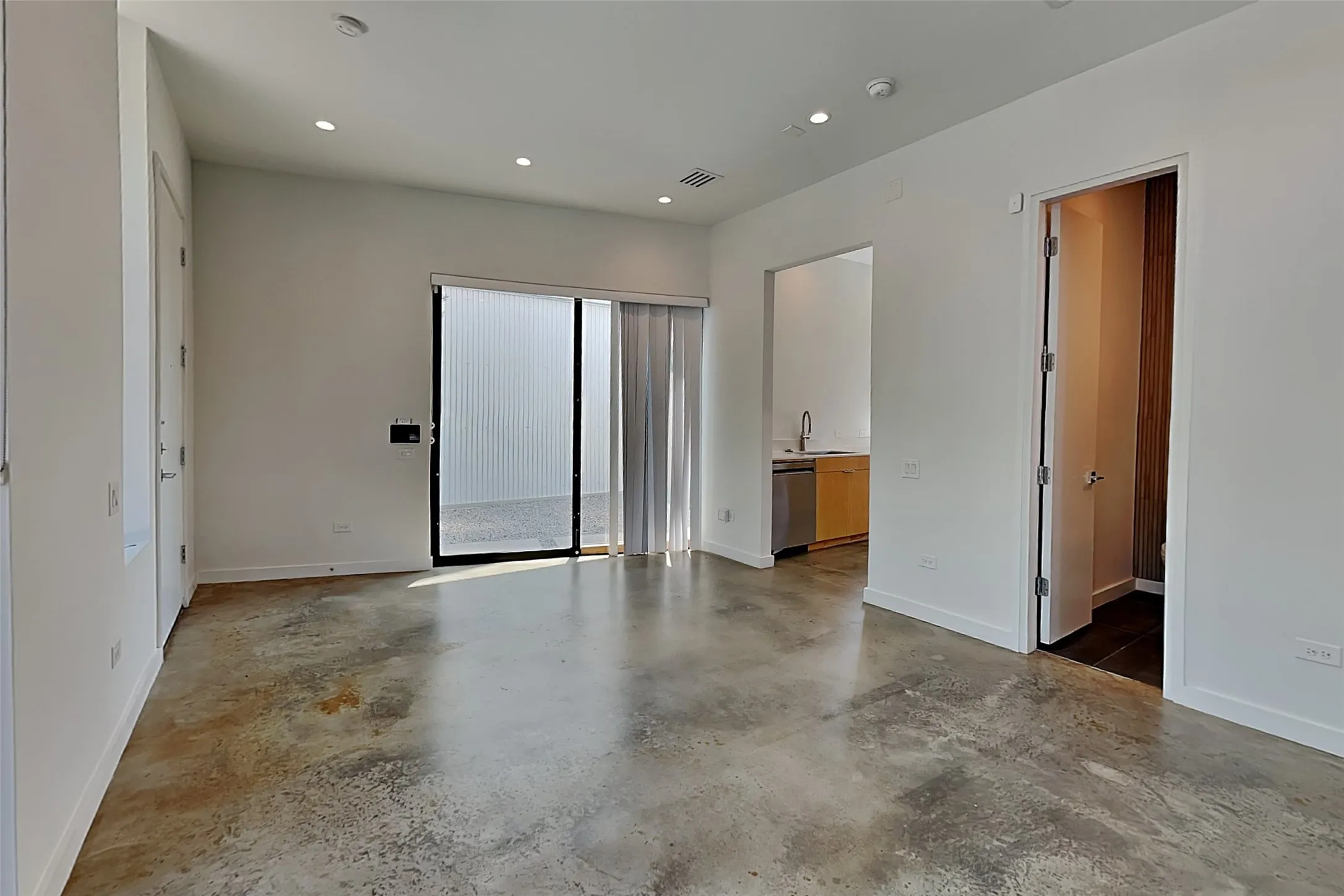 Single Family Residence For Rent in Dallas County , 904 Blackland Court, Dallas, Texas 75243, 2 Bedroom, 2 Bathroom, Garage spaces, 1,046 Sqft, built in 2021, mls#21352086, Real Estate Agent in Dallas, Homes For Rent in Dallas county, Homes For Rent in Dallas, Realtor in Dallas Texas, Real Estate Brokerage Independent Realty Texas, Luminita Cordes Realtor
