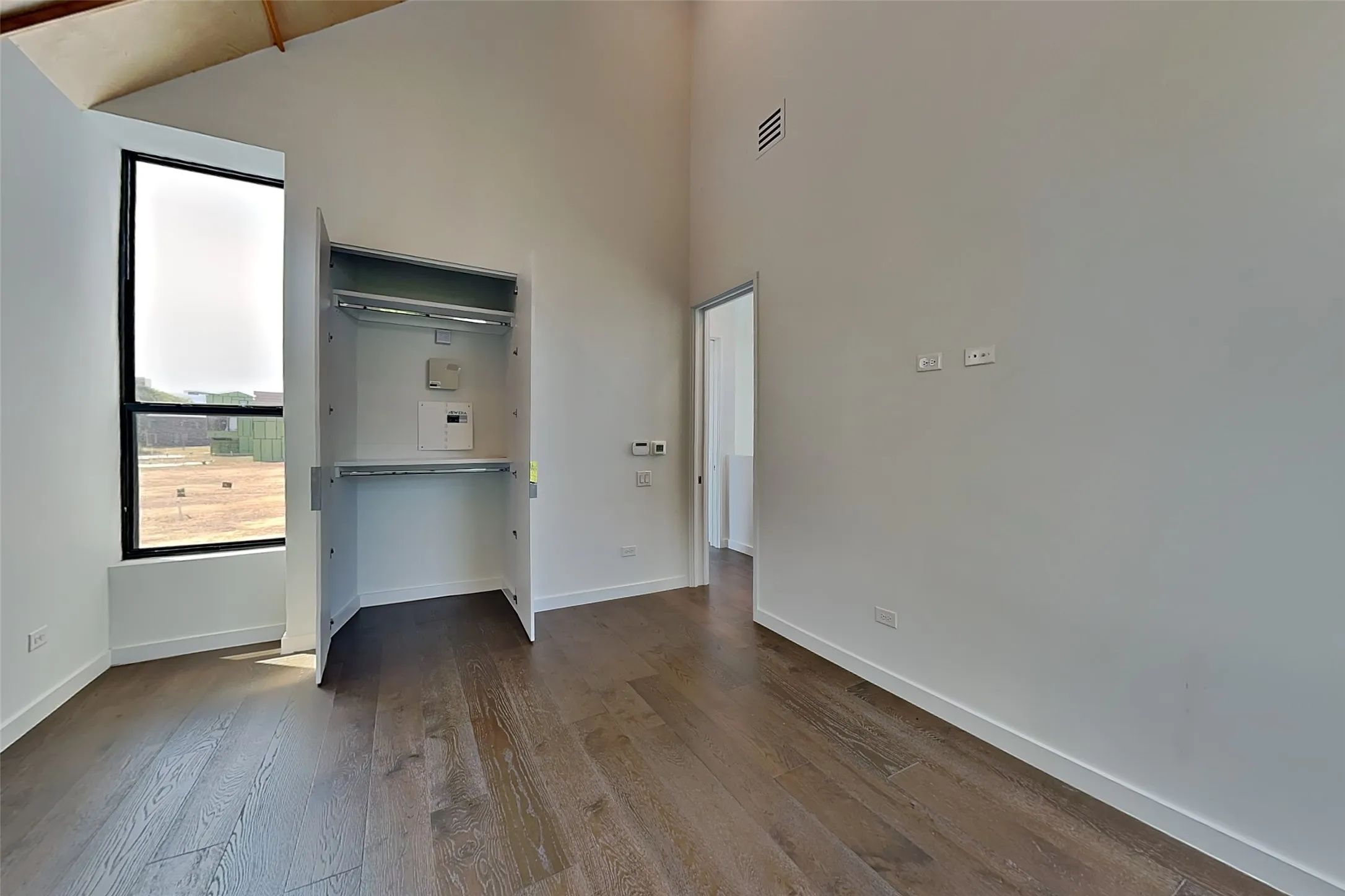 Single Family Residence For Rent in Dallas County , 904 Blackland Court, Dallas, Texas 75243, 2 Bedroom, 2 Bathroom, Garage spaces, 1,046 Sqft, built in 2021, mls#21352086, Real Estate Agent in Dallas, Homes For Rent in Dallas county, Homes For Rent in Dallas, Realtor in Dallas Texas, Real Estate Brokerage Independent Realty Texas, Luminita Cordes Realtor