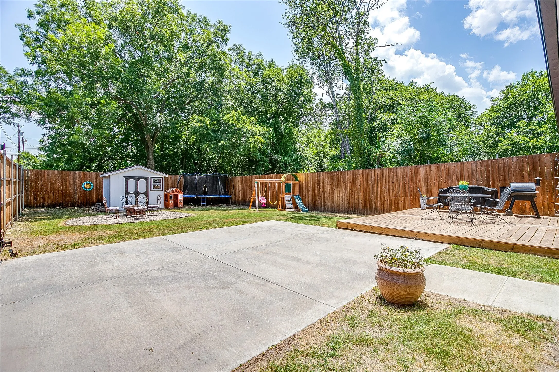 Single Family Residence For Sale in Ellis County , 114 Tuggle Street, Waxahachie, Texas 75165, 3 Bedroom, 2 Bathroom, Garage spaces, 1,511 Sqft, built in 2021, mls#21353351, Real Estate Agent in Waxahachie, Homes For Sale in Ellis county, Homes For Sale in Waxahachie, Realtor in Waxahachie Texas, Real Estate Brokerage Independent Realty Texas, Luminita Cordes Realtor