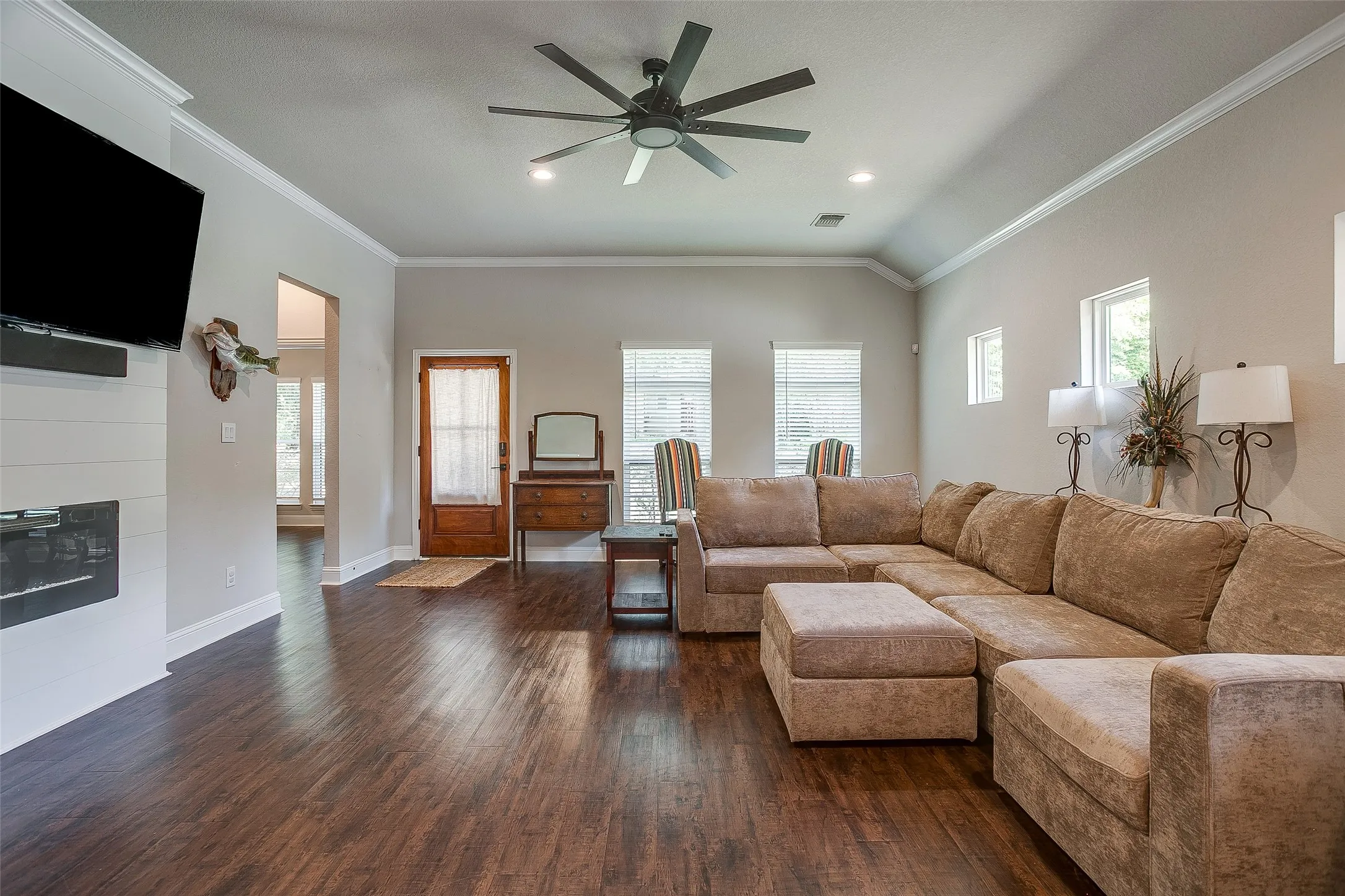 Single Family Residence For Sale in Ellis County , 114 Tuggle Street, Waxahachie, Texas 75165, 3 Bedroom, 2 Bathroom, Garage spaces, 1,511 Sqft, built in 2021, mls#21353351, Real Estate Agent in Waxahachie, Homes For Sale in Ellis county, Homes For Sale in Waxahachie, Realtor in Waxahachie Texas, Real Estate Brokerage Independent Realty Texas, Luminita Cordes Realtor