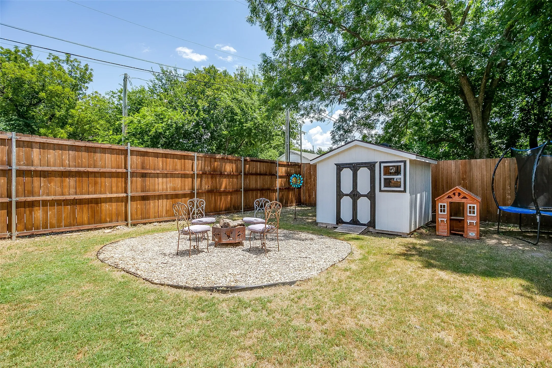 Single Family Residence For Sale in Ellis County , 114 Tuggle Street, Waxahachie, Texas 75165, 3 Bedroom, 2 Bathroom, Garage spaces, 1,511 Sqft, built in 2021, mls#21353351, Real Estate Agent in Waxahachie, Homes For Sale in Ellis county, Homes For Sale in Waxahachie, Realtor in Waxahachie Texas, Real Estate Brokerage Independent Realty Texas, Luminita Cordes Realtor