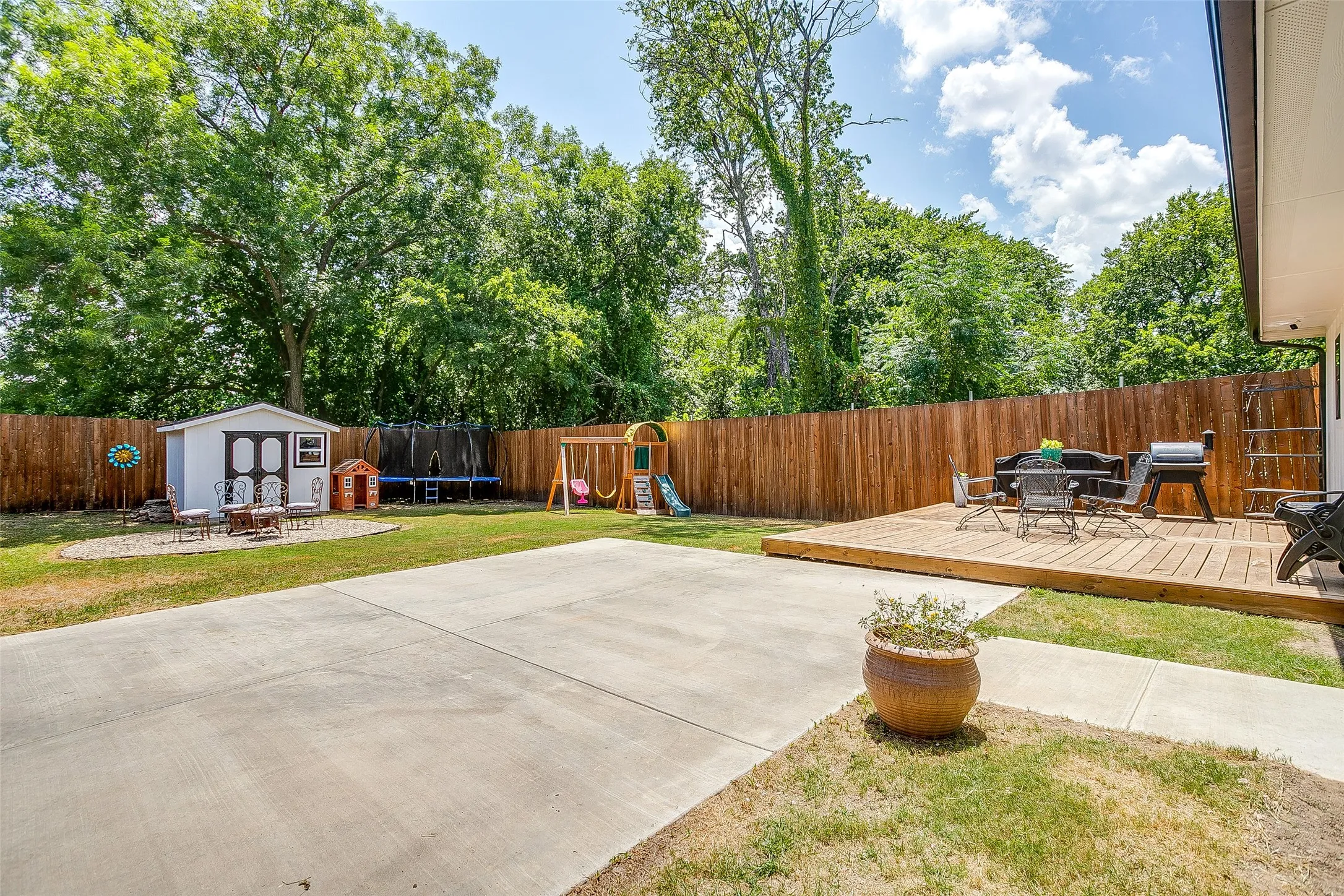 Single Family Residence For Sale in Ellis County , 114 Tuggle Street, Waxahachie, Texas 75165, 3 Bedroom, 2 Bathroom, Garage spaces, 1,511 Sqft, built in 2021, mls#21353351, Real Estate Agent in Waxahachie, Homes For Sale in Ellis county, Homes For Sale in Waxahachie, Realtor in Waxahachie Texas, Real Estate Brokerage Independent Realty Texas, Luminita Cordes Realtor