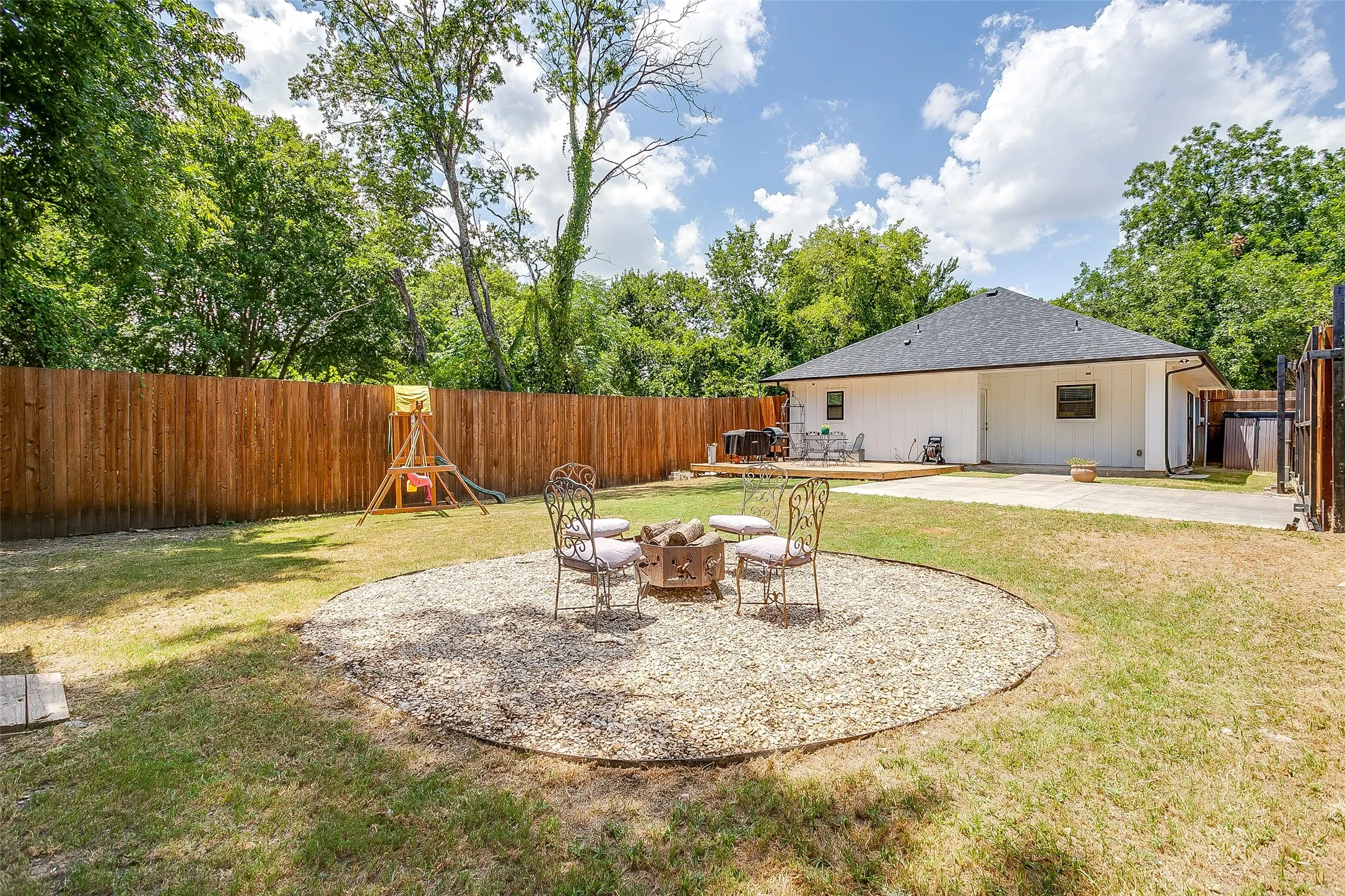 Single Family Residence For Sale in Ellis County , 114 Tuggle Street, Waxahachie, Texas 75165, 3 Bedroom, 2 Bathroom, Garage spaces, 1,511 Sqft, built in 2021, mls#21353351, Real Estate Agent in Waxahachie, Homes For Sale in Ellis county, Homes For Sale in Waxahachie, Realtor in Waxahachie Texas, Real Estate Brokerage Independent Realty Texas, Luminita Cordes Realtor