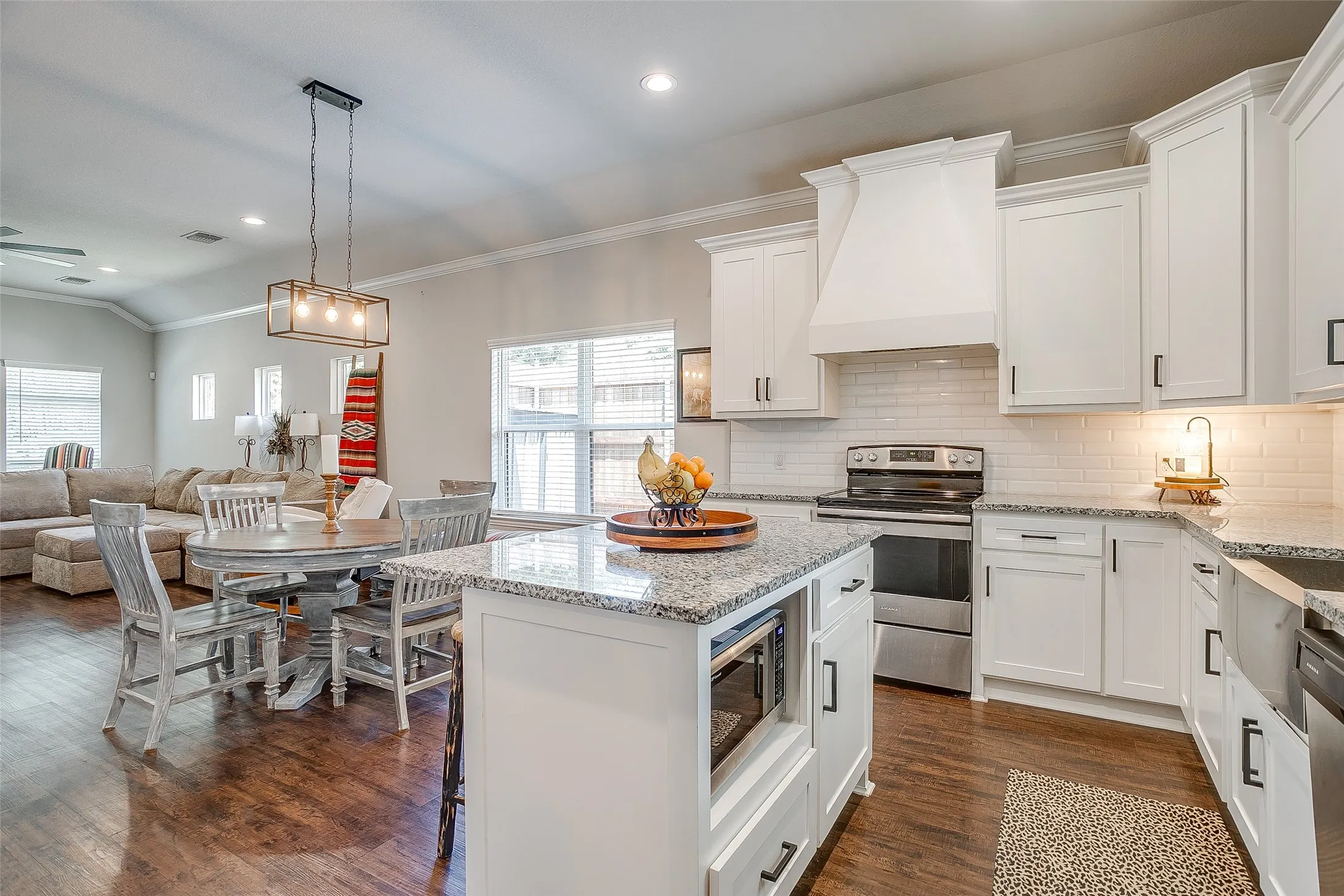 Single Family Residence For Sale in Ellis County , 114 Tuggle Street, Waxahachie, Texas 75165, 3 Bedroom, 2 Bathroom, Garage spaces, 1,511 Sqft, built in 2021, mls#21353351, Real Estate Agent in Waxahachie, Homes For Sale in Ellis county, Homes For Sale in Waxahachie, Realtor in Waxahachie Texas, Real Estate Brokerage Independent Realty Texas, Luminita Cordes Realtor