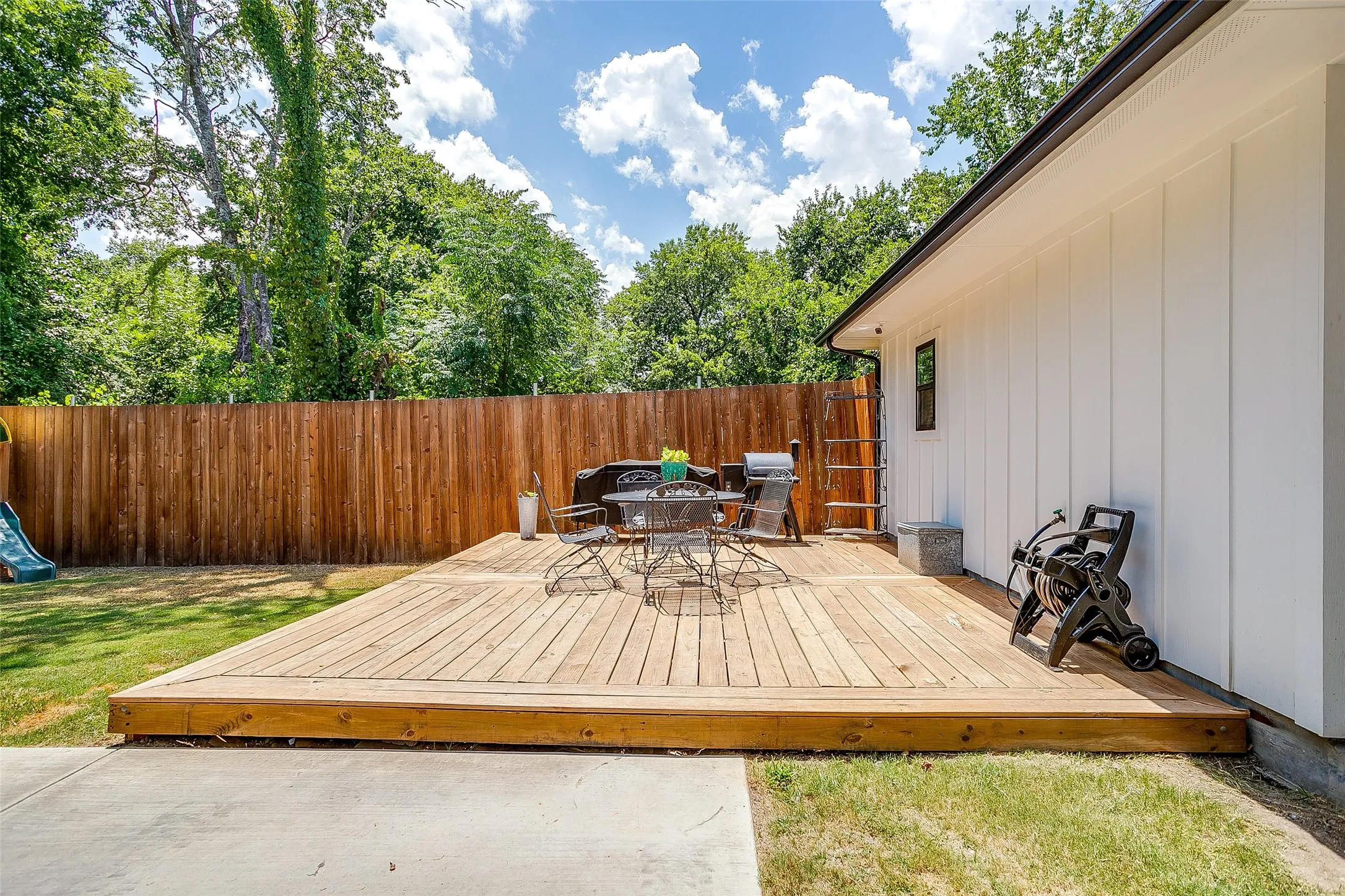 Single Family Residence For Sale in Ellis County , 114 Tuggle Street, Waxahachie, Texas 75165, 3 Bedroom, 2 Bathroom, Garage spaces, 1,511 Sqft, built in 2021, mls#21353351, Real Estate Agent in Waxahachie, Homes For Sale in Ellis county, Homes For Sale in Waxahachie, Realtor in Waxahachie Texas, Real Estate Brokerage Independent Realty Texas, Luminita Cordes Realtor