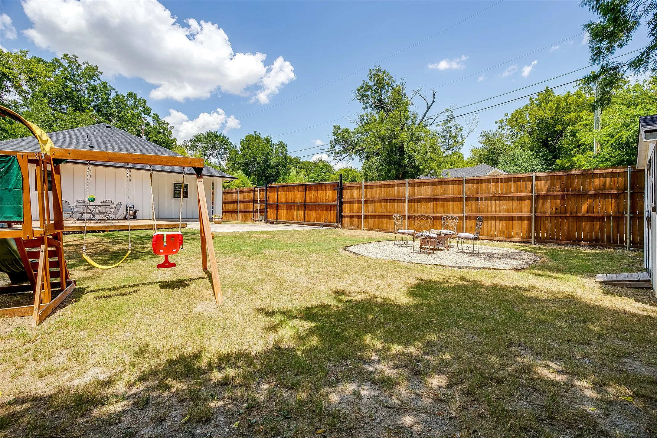 Single Family Residence For Sale in Ellis County , 114 Tuggle Street, Waxahachie, Texas 75165, 3 Bedroom, 2 Bathroom, Garage spaces, 1,511 Sqft, built in 2021, mls#21353351, Real Estate Agent in Waxahachie, Homes For Sale in Ellis county, Homes For Sale in Waxahachie, Realtor in Waxahachie Texas, Real Estate Brokerage Independent Realty Texas, Luminita Cordes Realtor