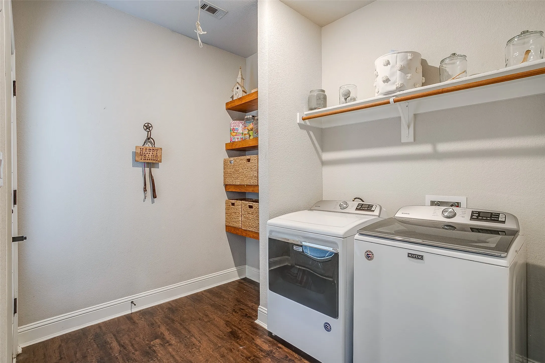 Single Family Residence For Sale in Ellis County , 114 Tuggle Street, Waxahachie, Texas 75165, 3 Bedroom, 2 Bathroom, Garage spaces, 1,511 Sqft, built in 2021, mls#21353351, Real Estate Agent in Waxahachie, Homes For Sale in Ellis county, Homes For Sale in Waxahachie, Realtor in Waxahachie Texas, Real Estate Brokerage Independent Realty Texas, Luminita Cordes Realtor