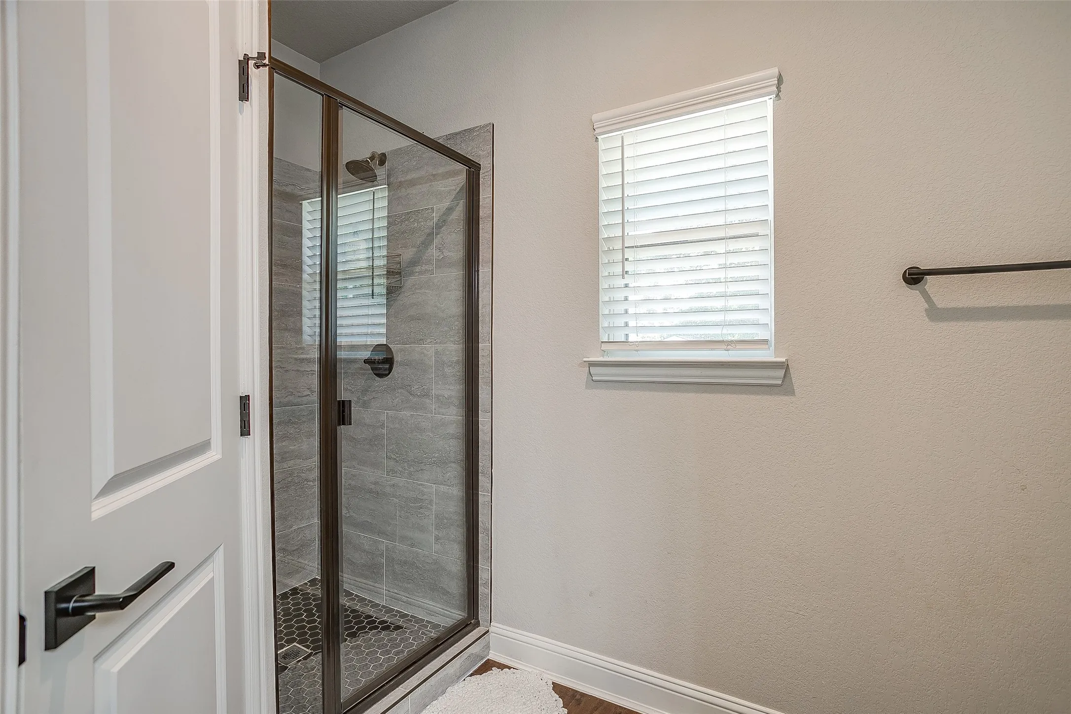 Single Family Residence For Sale in Ellis County , 114 Tuggle Street, Waxahachie, Texas 75165, 3 Bedroom, 2 Bathroom, Garage spaces, 1,511 Sqft, built in 2021, mls#21353351, Real Estate Agent in Waxahachie, Homes For Sale in Ellis county, Homes For Sale in Waxahachie, Realtor in Waxahachie Texas, Real Estate Brokerage Independent Realty Texas, Luminita Cordes Realtor