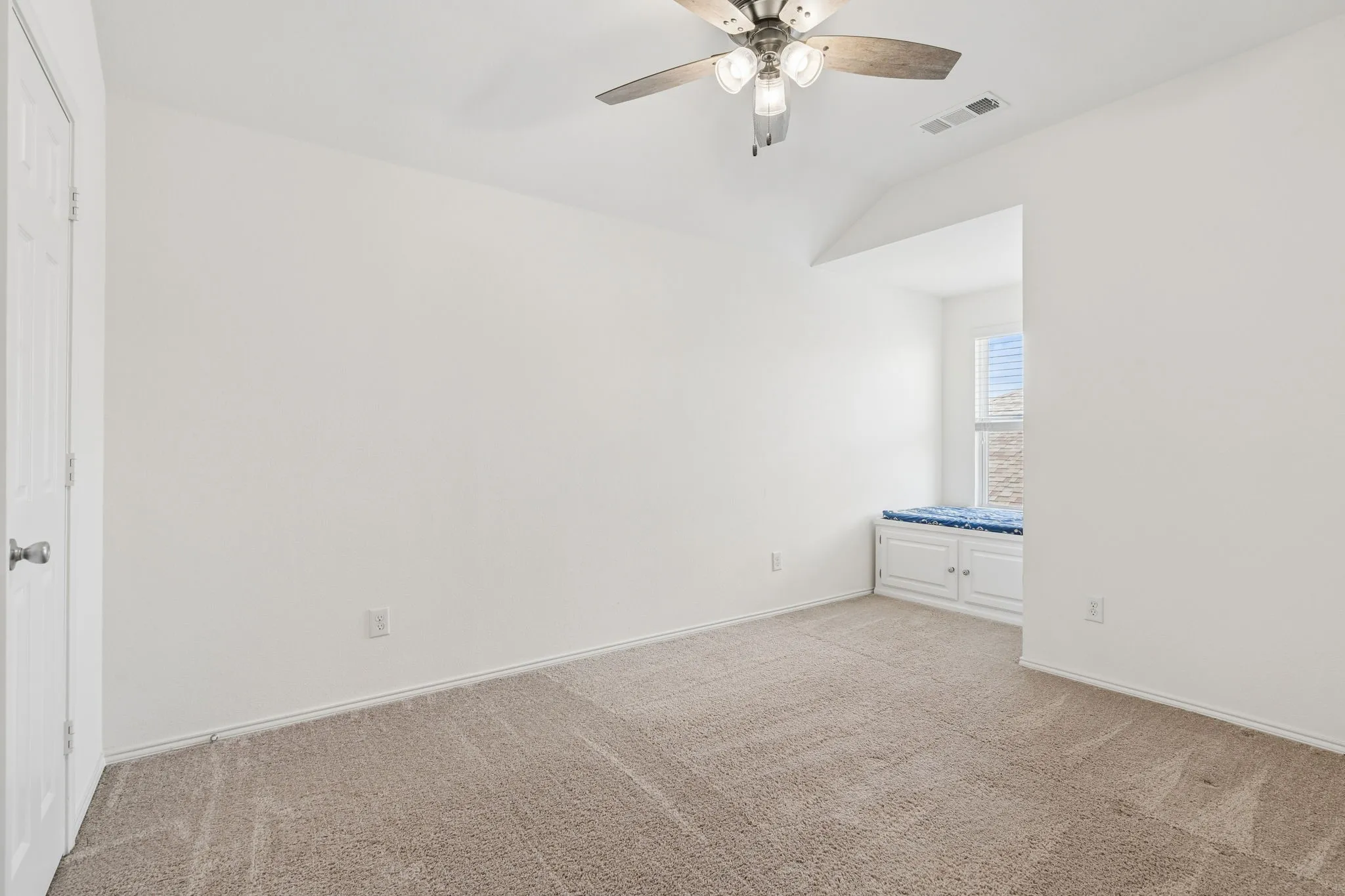 Single Family Residence For Sale in Denton County , 1808 Kaiser Cove, Argyle, Texas 76226, 5 Bedroom, 3 Bathroom, 2 Garage spaces, 2,774 Sqft, built in 2015, mls#21352491, Real Estate Agent in Argyle, Homes For Sale in Denton county, Homes For Sale in Argyle, Realtor in Argyle Texas, Real Estate Brokerage Independent Realty Texas, Luminita Cordes Realtor