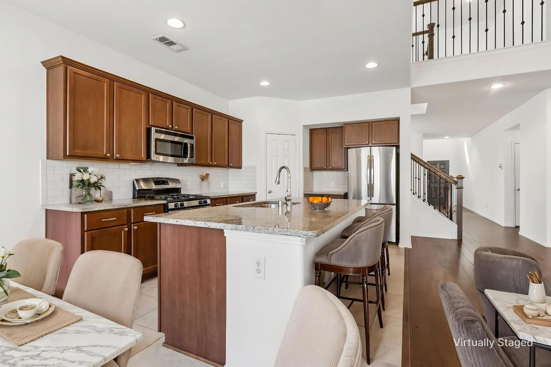 Single Family Residence For Sale in Denton County , 1808 Kaiser Cove, Argyle, Texas 76226, 5 Bedroom, 3 Bathroom, 2 Garage spaces, 2,774 Sqft, built in 2015, mls#21352491, Real Estate Agent in Argyle, Homes For Sale in Denton county, Homes For Sale in Argyle, Realtor in Argyle Texas, Real Estate Brokerage Independent Realty Texas, Luminita Cordes Realtor