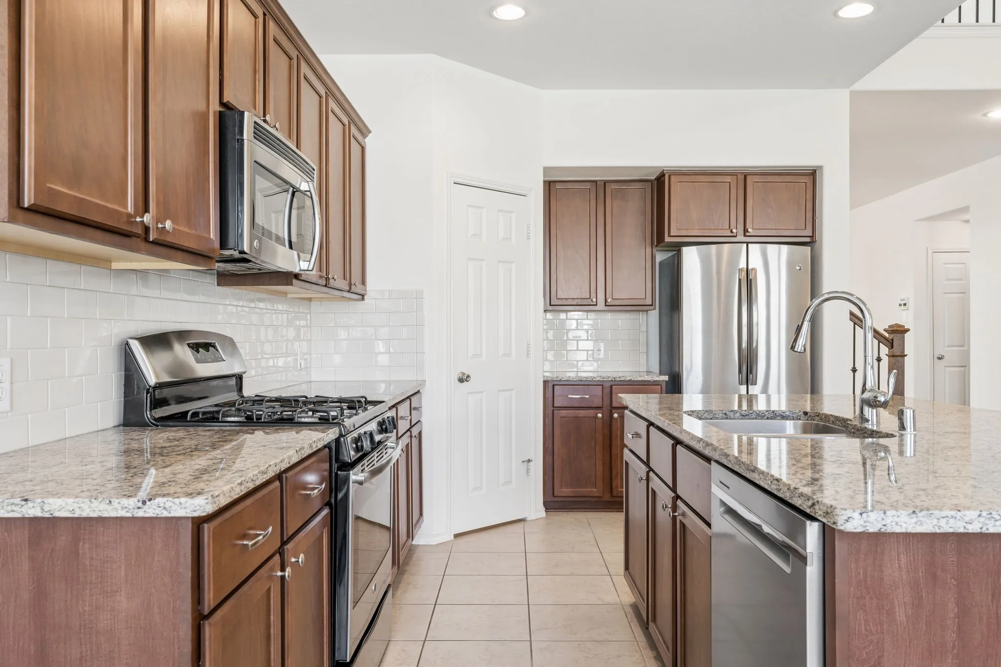 Single Family Residence For Sale in Denton County , 1808 Kaiser Cove, Argyle, Texas 76226, 5 Bedroom, 3 Bathroom, 2 Garage spaces, 2,774 Sqft, built in 2015, mls#21352491, Real Estate Agent in Argyle, Homes For Sale in Denton county, Homes For Sale in Argyle, Realtor in Argyle Texas, Real Estate Brokerage Independent Realty Texas, Luminita Cordes Realtor