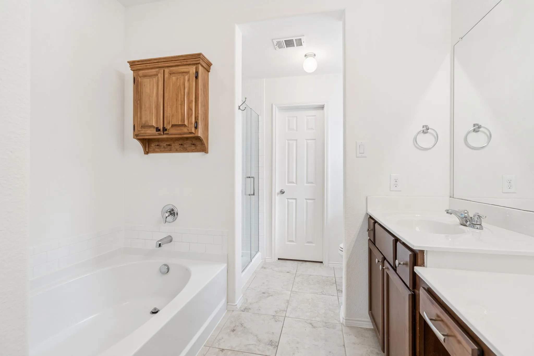 Single Family Residence For Sale in Denton County , 1808 Kaiser Cove, Argyle, Texas 76226, 5 Bedroom, 3 Bathroom, 2 Garage spaces, 2,774 Sqft, built in 2015, mls#21352491, Real Estate Agent in Argyle, Homes For Sale in Denton county, Homes For Sale in Argyle, Realtor in Argyle Texas, Real Estate Brokerage Independent Realty Texas, Luminita Cordes Realtor