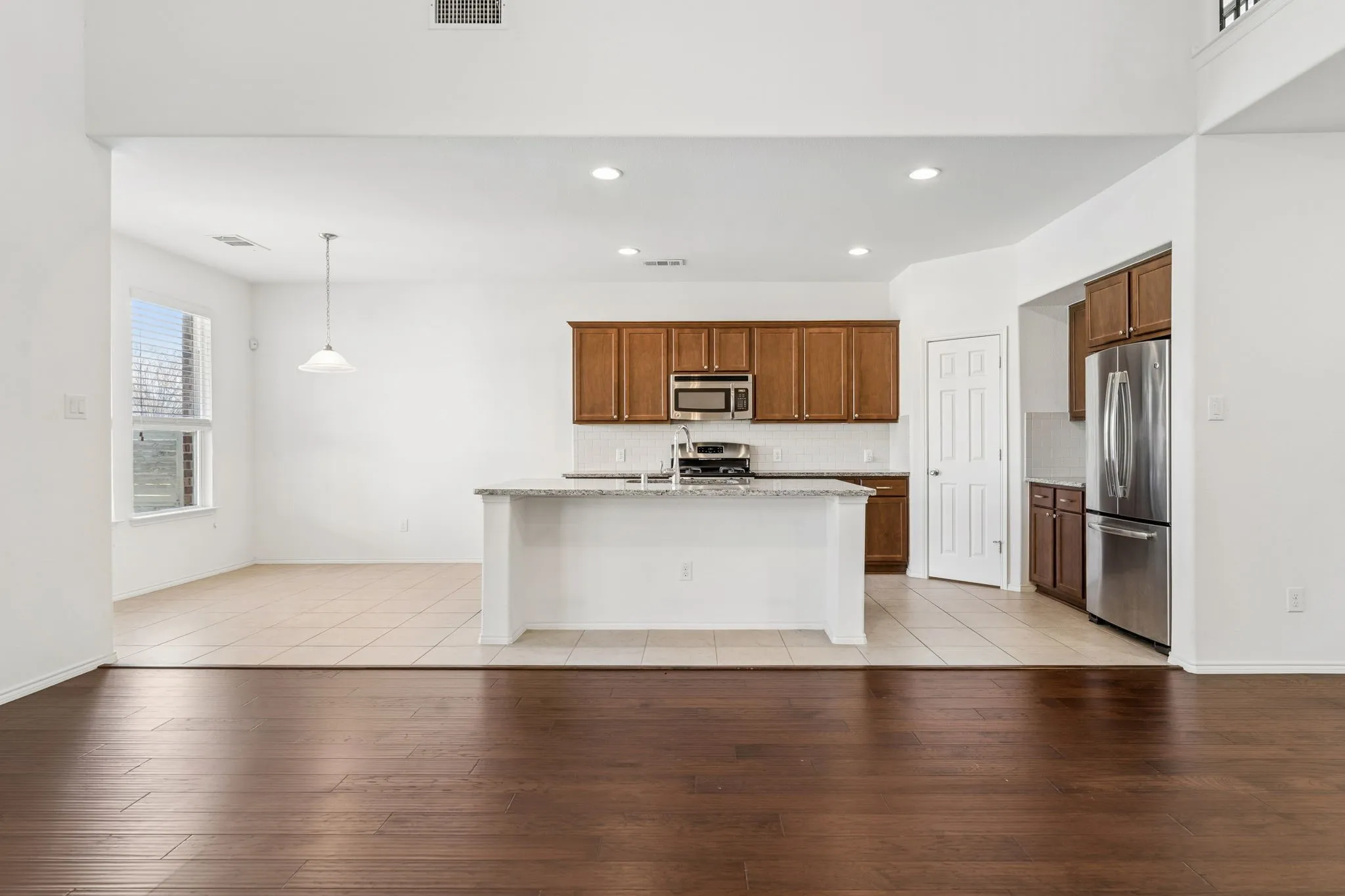 Single Family Residence For Sale in Denton County , 1808 Kaiser Cove, Argyle, Texas 76226, 5 Bedroom, 3 Bathroom, 2 Garage spaces, 2,774 Sqft, built in 2015, mls#21352491, Real Estate Agent in Argyle, Homes For Sale in Denton county, Homes For Sale in Argyle, Realtor in Argyle Texas, Real Estate Brokerage Independent Realty Texas, Luminita Cordes Realtor