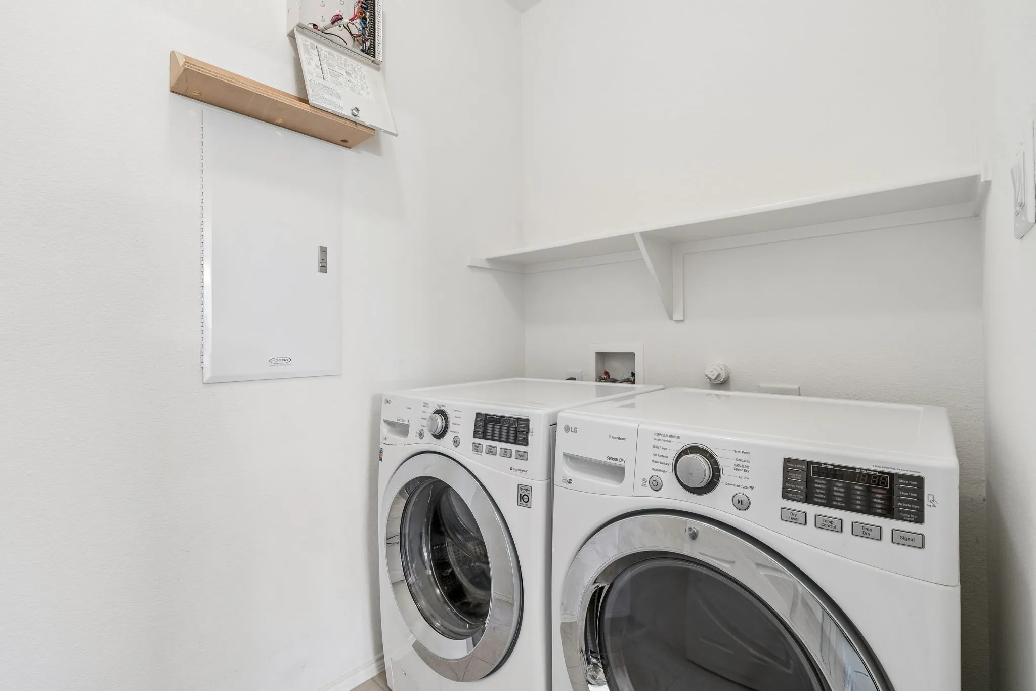 Single Family Residence For Sale in Denton County , 1808 Kaiser Cove, Argyle, Texas 76226, 5 Bedroom, 3 Bathroom, 2 Garage spaces, 2,774 Sqft, built in 2015, mls#21352491, Real Estate Agent in Argyle, Homes For Sale in Denton county, Homes For Sale in Argyle, Realtor in Argyle Texas, Real Estate Brokerage Independent Realty Texas, Luminita Cordes Realtor