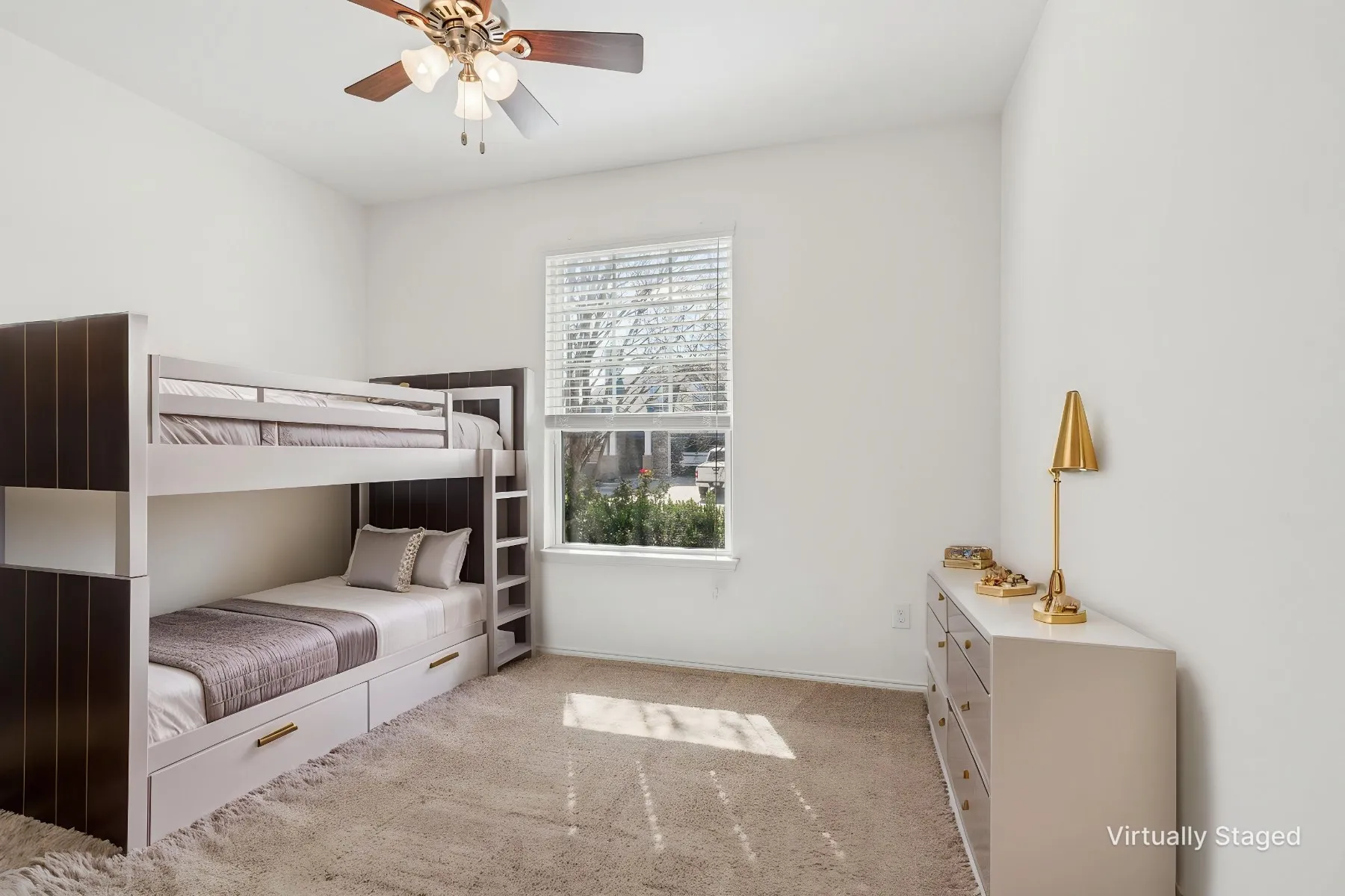 Single Family Residence For Sale in Denton County , 1808 Kaiser Cove, Argyle, Texas 76226, 5 Bedroom, 3 Bathroom, 2 Garage spaces, 2,774 Sqft, built in 2015, mls#21352491, Real Estate Agent in Argyle, Homes For Sale in Denton county, Homes For Sale in Argyle, Realtor in Argyle Texas, Real Estate Brokerage Independent Realty Texas, Luminita Cordes Realtor