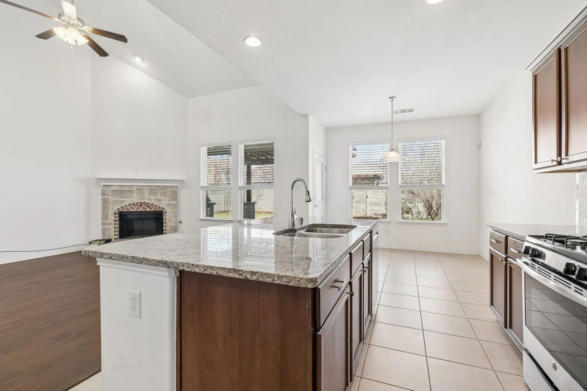 Single Family Residence For Sale in Denton County , 1808 Kaiser Cove, Argyle, Texas 76226, 5 Bedroom, 3 Bathroom, 2 Garage spaces, 2,774 Sqft, built in 2015, mls#21352491, Real Estate Agent in Argyle, Homes For Sale in Denton county, Homes For Sale in Argyle, Realtor in Argyle Texas, Real Estate Brokerage Independent Realty Texas, Luminita Cordes Realtor