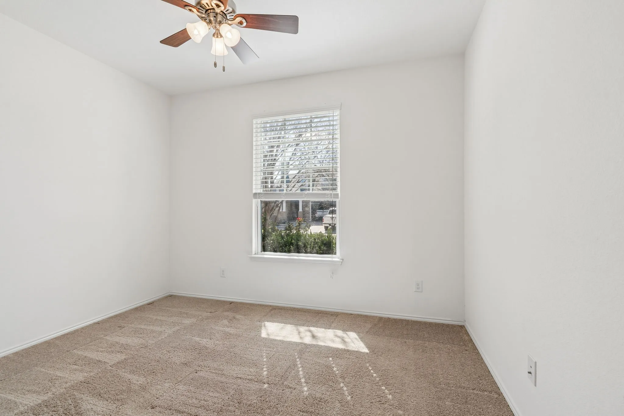 Single Family Residence For Sale in Denton County , 1808 Kaiser Cove, Argyle, Texas 76226, 5 Bedroom, 3 Bathroom, 2 Garage spaces, 2,774 Sqft, built in 2015, mls#21352491, Real Estate Agent in Argyle, Homes For Sale in Denton county, Homes For Sale in Argyle, Realtor in Argyle Texas, Real Estate Brokerage Independent Realty Texas, Luminita Cordes Realtor