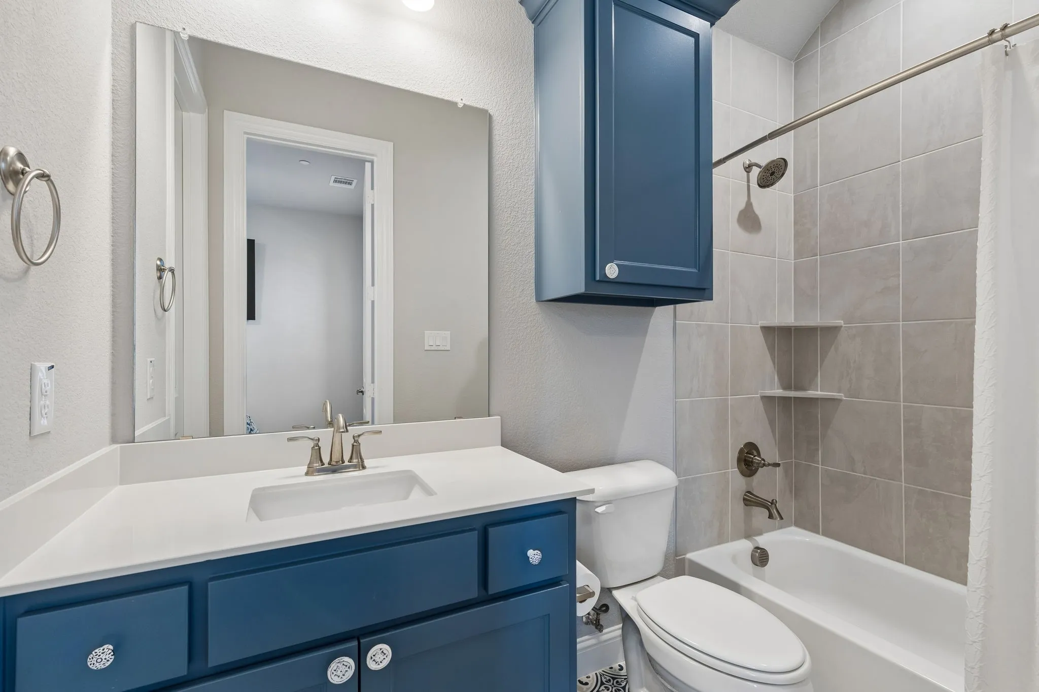 En-suite connected to bedroom 4