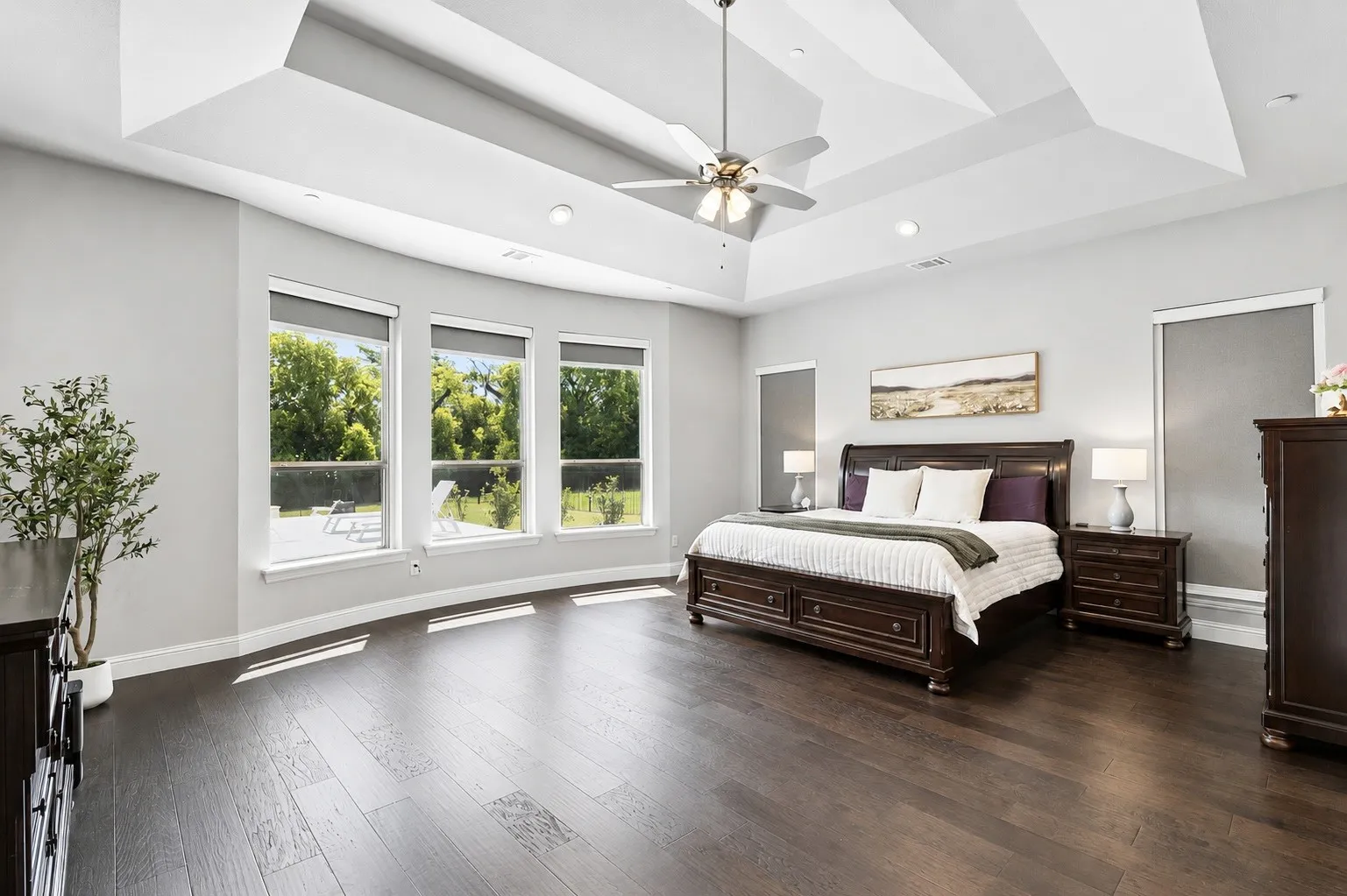 Primary Bedroom - Check out that ceiling!!