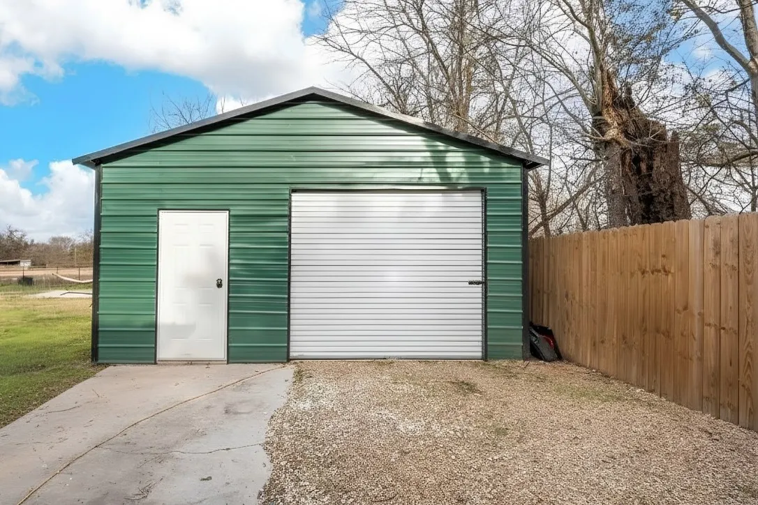 Single Family Residence For Sale in Mc Lennan County , 3812 Orchard Lane, Waco, Texas 76705, 3 Bedroom, 3 Bathroom, 2 Garage spaces, 1,200 Sqft, built in 1948, mls#21353257, Real Estate Agent in Waco, Homes For Sale in Mc Lennan county, Homes For Sale in Waco, Realtor in Waco Texas, Real Estate Brokerage Independent Realty Texas, Luminita Cordes Realtor