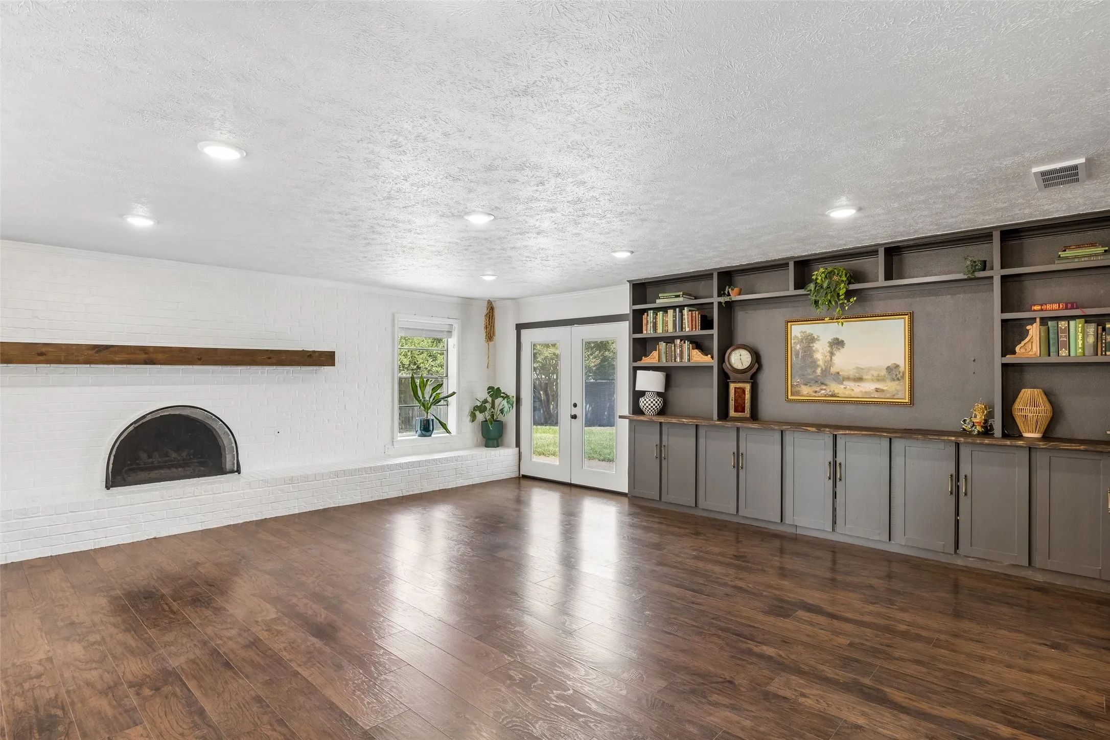 Single Family Residence For Sale in Collin County , 2629 Evans Court, Plano, Texas 75075, 4 Bedroom, 3 Bathroom, 2 Garage spaces, 2,460 Sqft, built in 1973, mls#21352113, Real Estate Agent in Plano, Homes For Sale in Collin county, Homes For Sale in Plano, Realtor in Plano Texas, Real Estate Brokerage Independent Realty Texas, Luminita Cordes Realtor