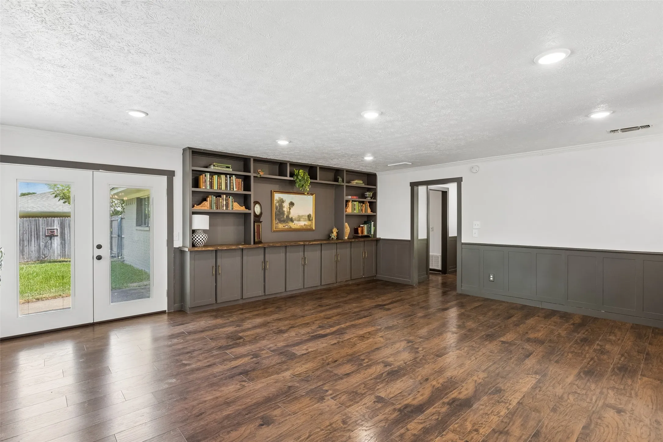 Single Family Residence For Sale in Collin County , 2629 Evans Court, Plano, Texas 75075, 4 Bedroom, 3 Bathroom, 2 Garage spaces, 2,460 Sqft, built in 1973, mls#21352113, Real Estate Agent in Plano, Homes For Sale in Collin county, Homes For Sale in Plano, Realtor in Plano Texas, Real Estate Brokerage Independent Realty Texas, Luminita Cordes Realtor