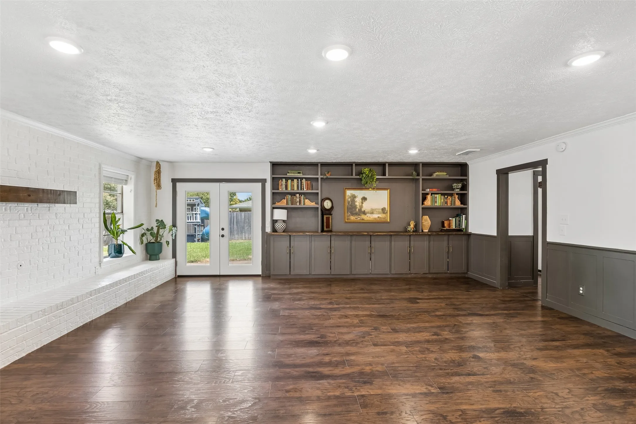 Single Family Residence For Sale in Collin County , 2629 Evans Court, Plano, Texas 75075, 4 Bedroom, 3 Bathroom, 2 Garage spaces, 2,460 Sqft, built in 1973, mls#21352113, Real Estate Agent in Plano, Homes For Sale in Collin county, Homes For Sale in Plano, Realtor in Plano Texas, Real Estate Brokerage Independent Realty Texas, Luminita Cordes Realtor