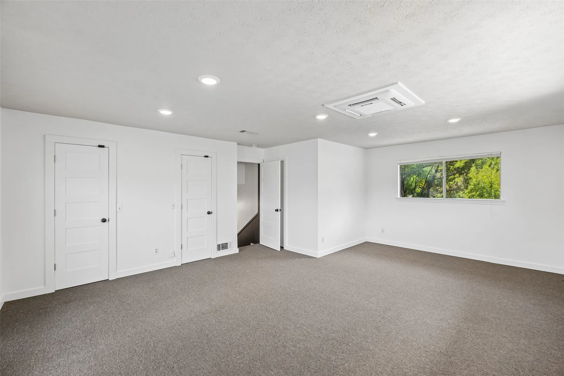 2nd level bedroom with full bath and closets.